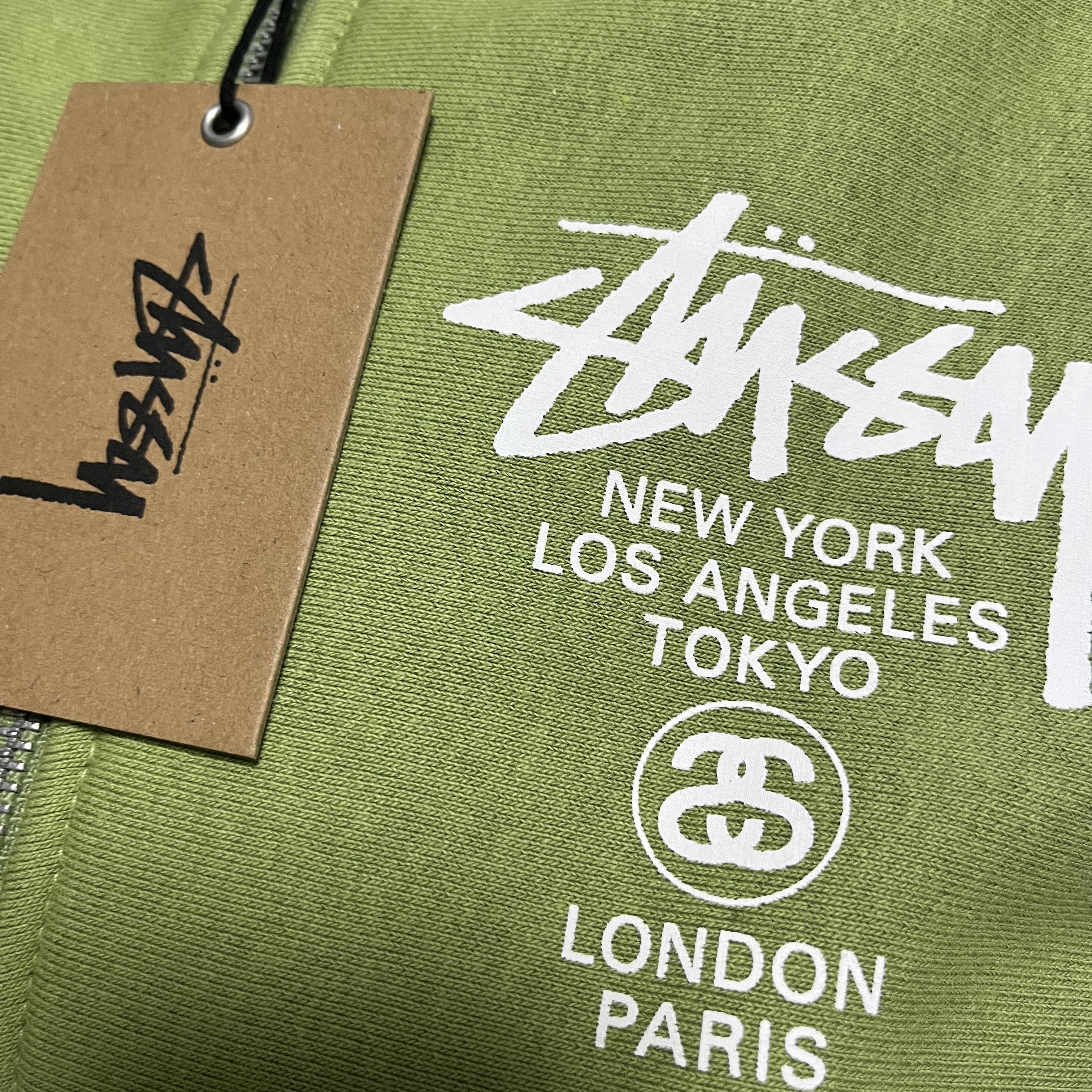 Stussy World Tour Zip Hoodie Moss 2023 착용 스타일