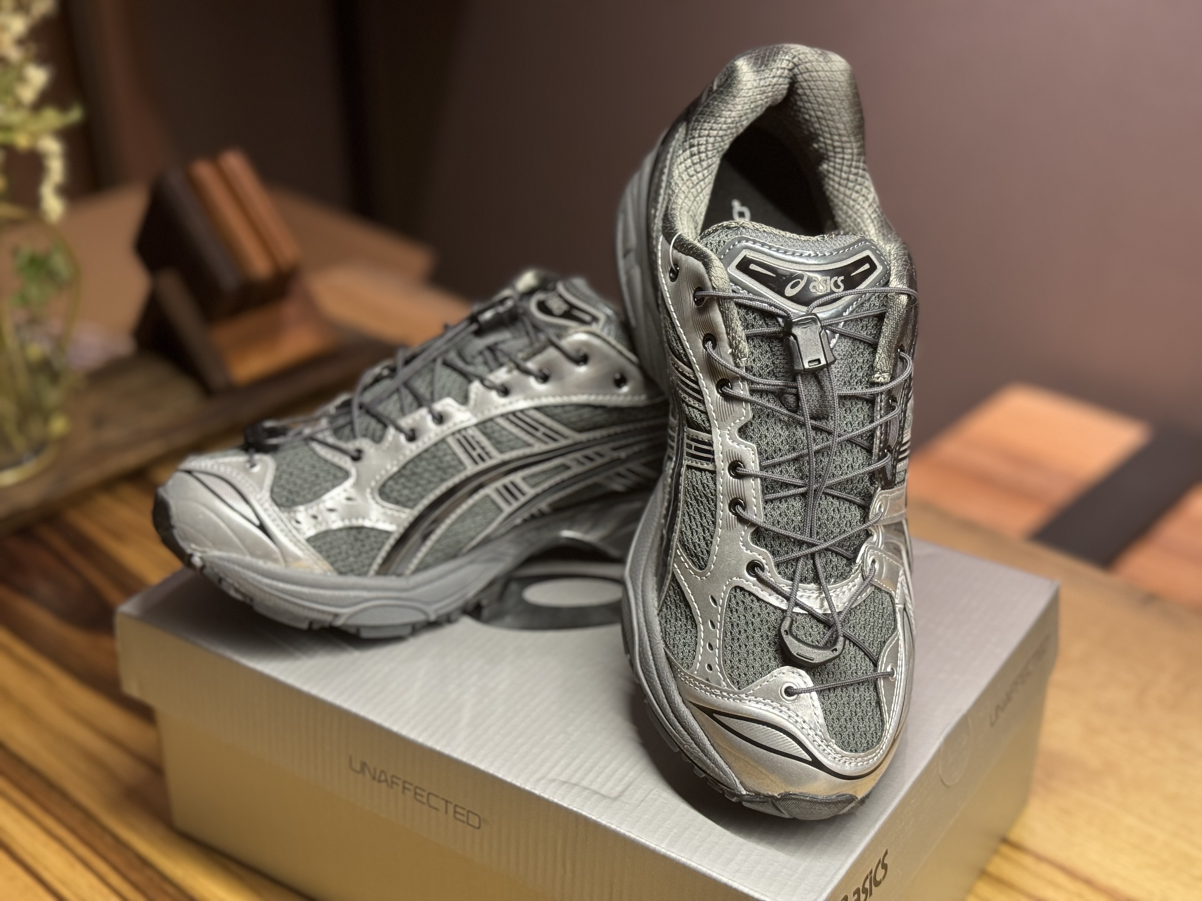 Asics x Unaffected Gel-Kayano 14 Silver Moon 착용 스타일 - 1