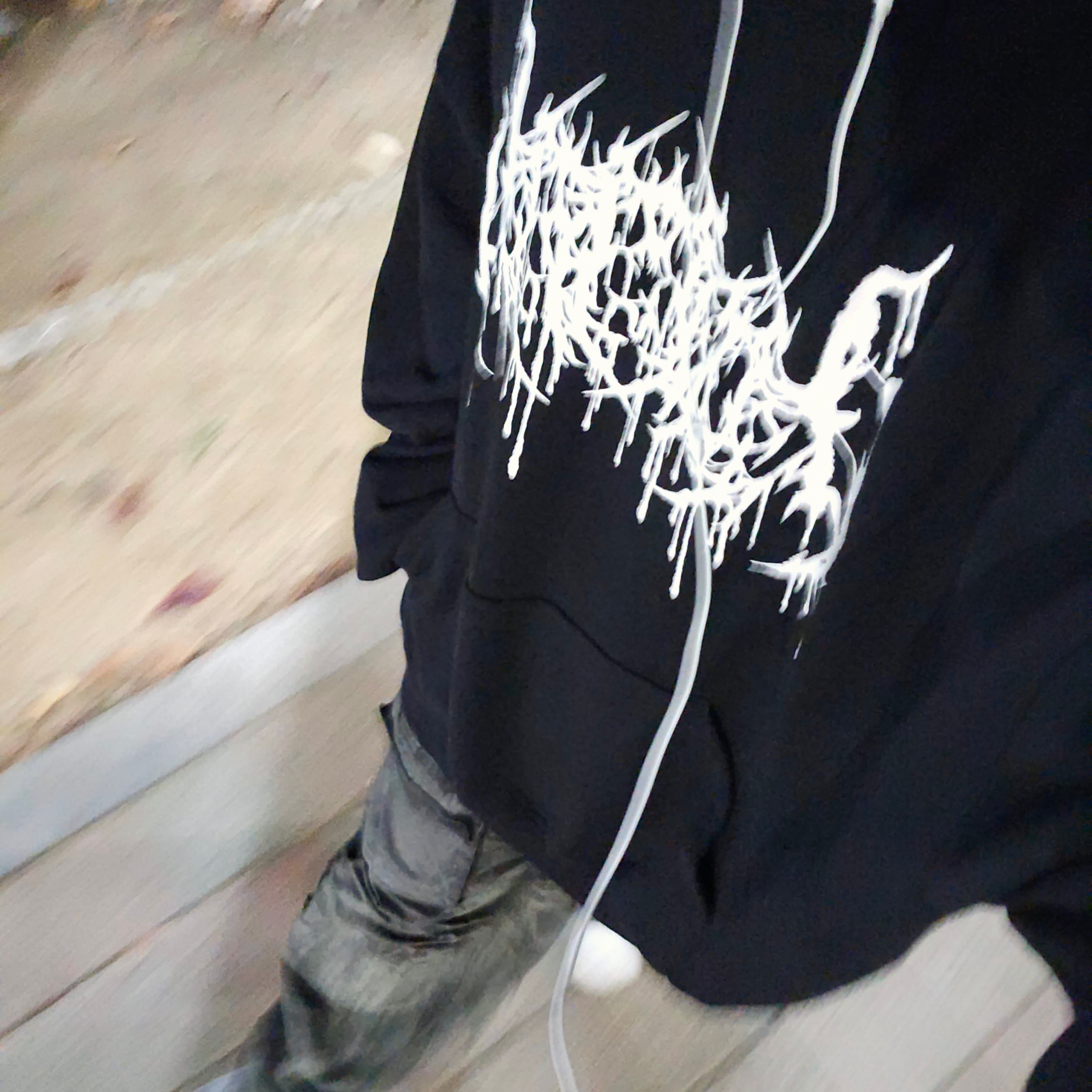 Ourpas 075 Glitter Logo Hoodie, Undermycar Puke Rough Oil Coating Wide Cargo Pants Oil Black - 23SS 착용 스타일