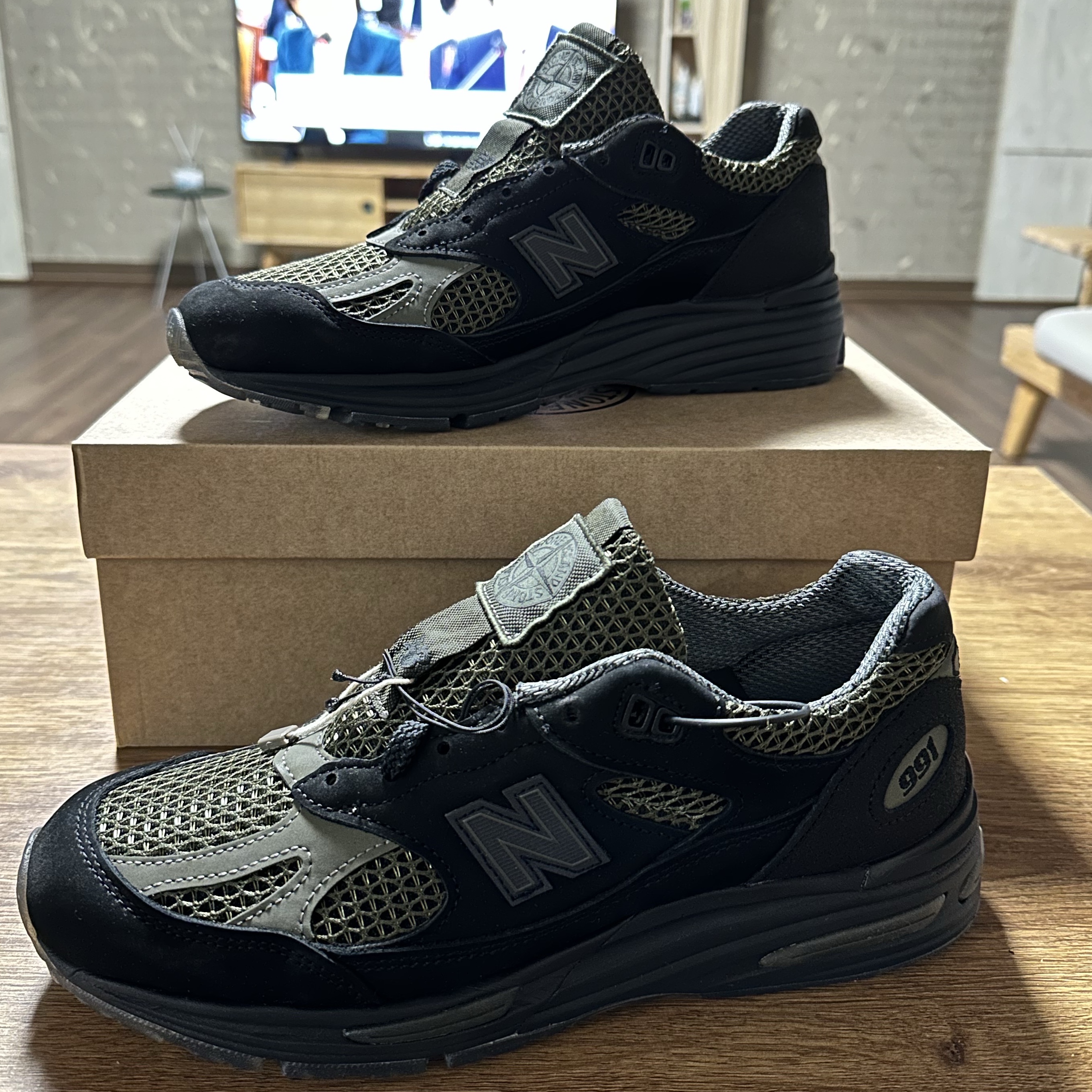 New Balance x Stone Island 991v2 Made in UK Black Olive Night 착용 스타일 - 1