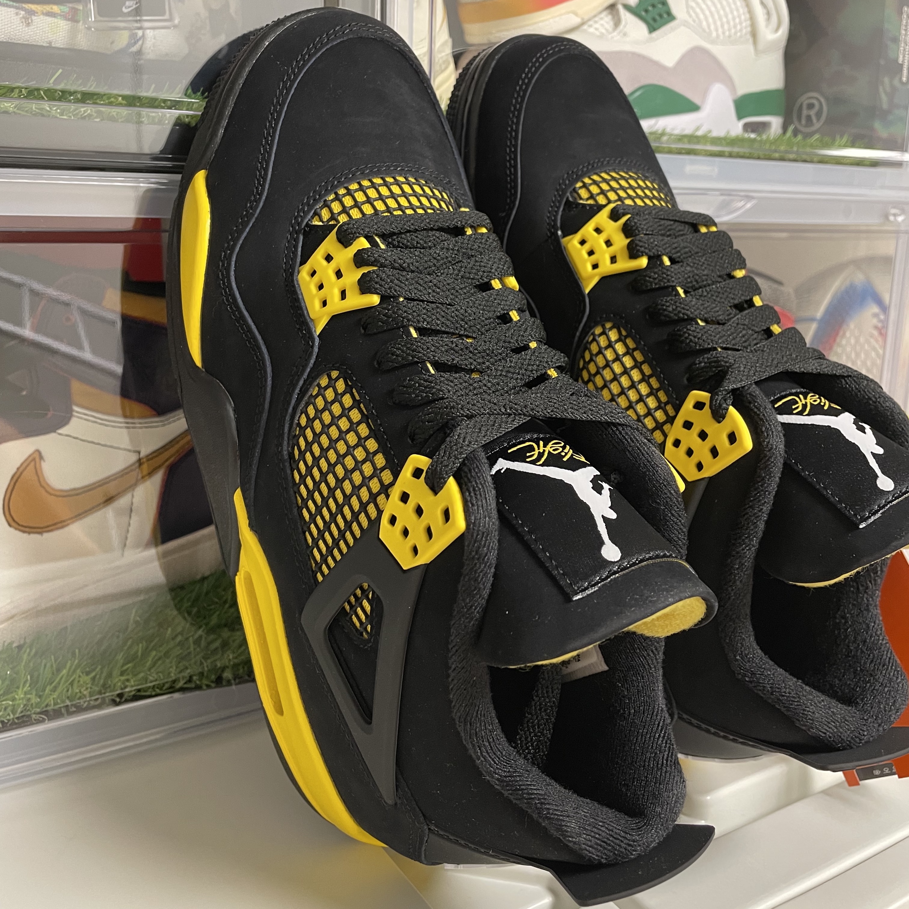 Jordan 4 Retro Thunder 2023 착용 스타일 - 3