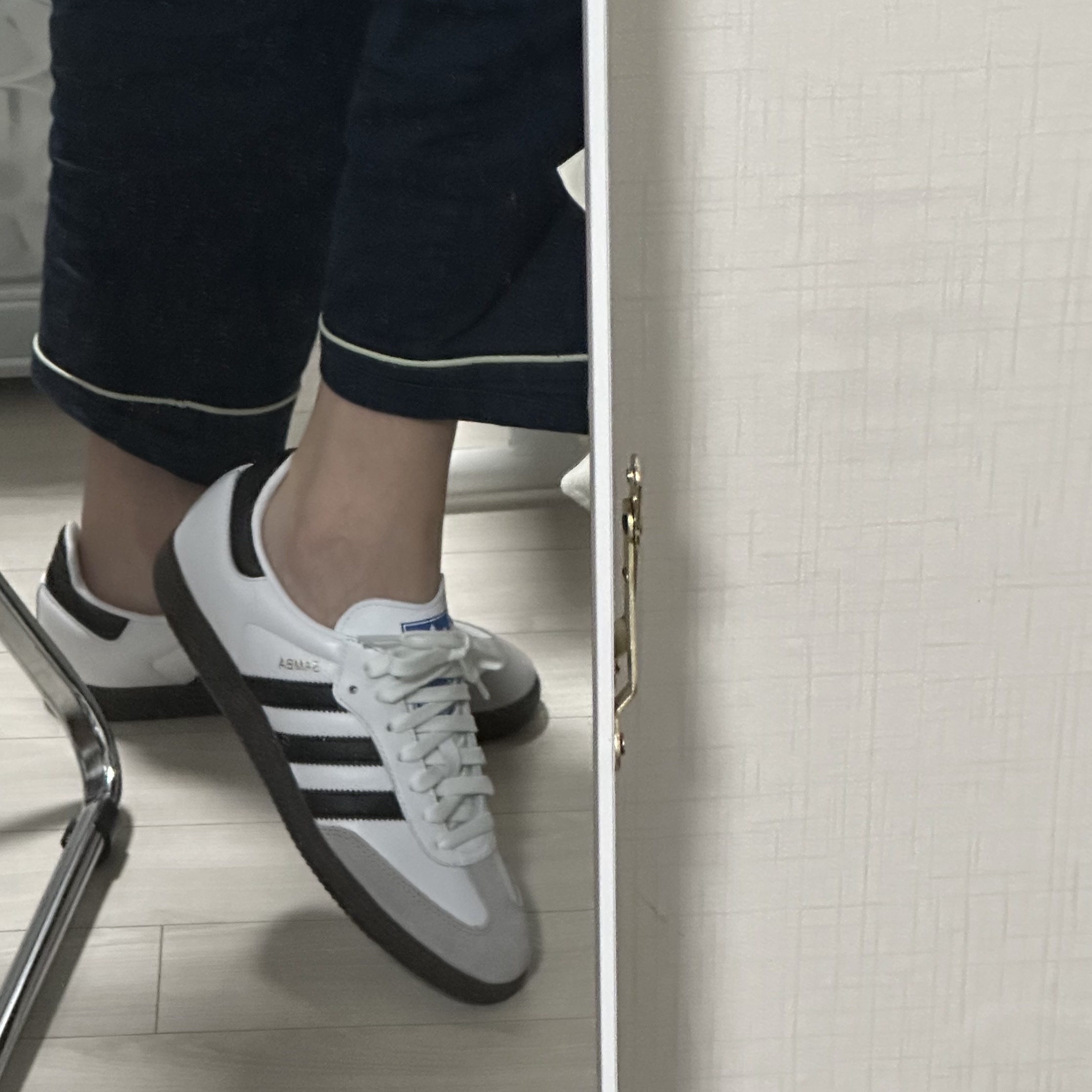 Adidas Samba OG Cloud White 착용 스타일