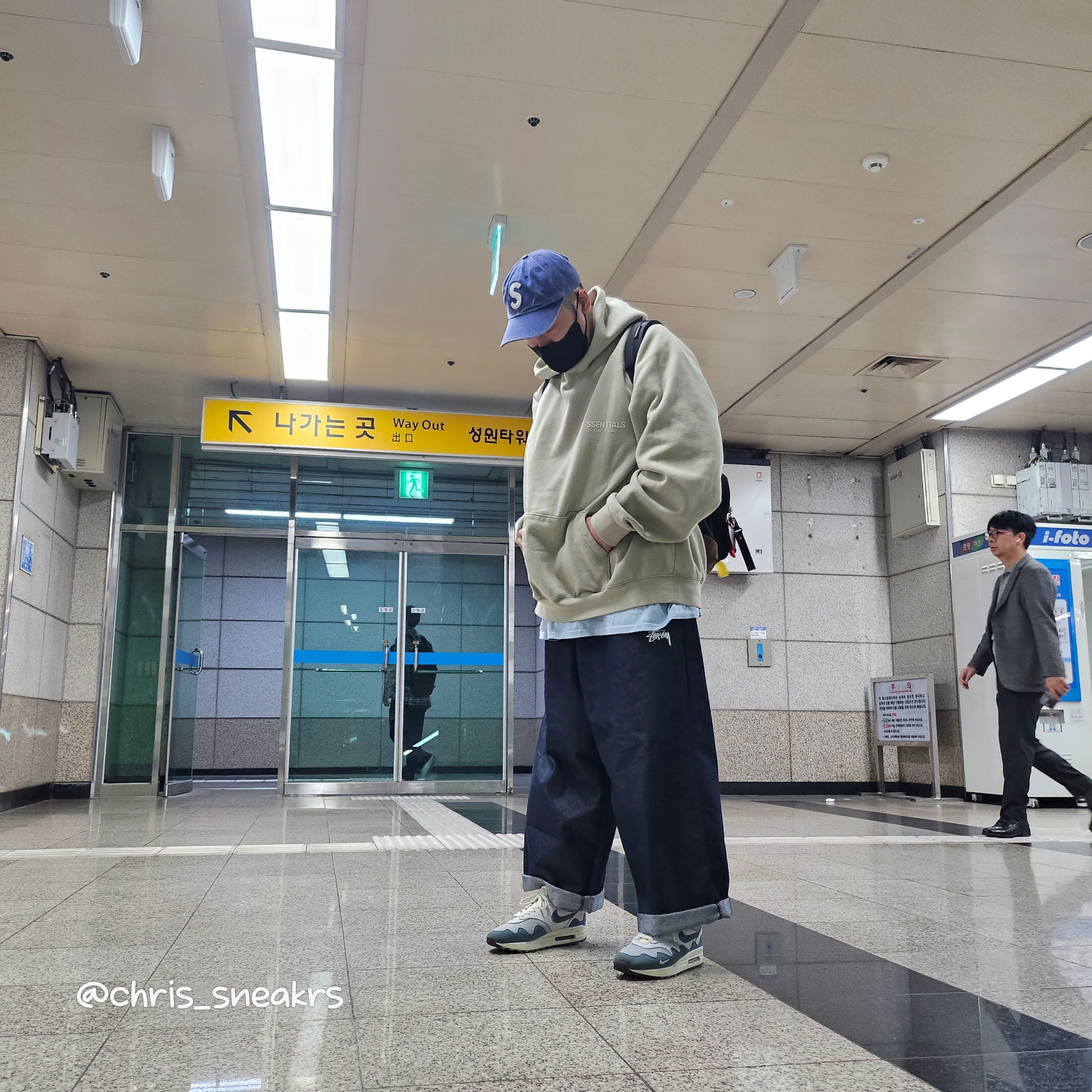 Supreme Pigment Canvas S Logo 6-Panel Navy - 23SS, Supreme Webbing Keychain Red - 23SS 착용 스타일 - 3