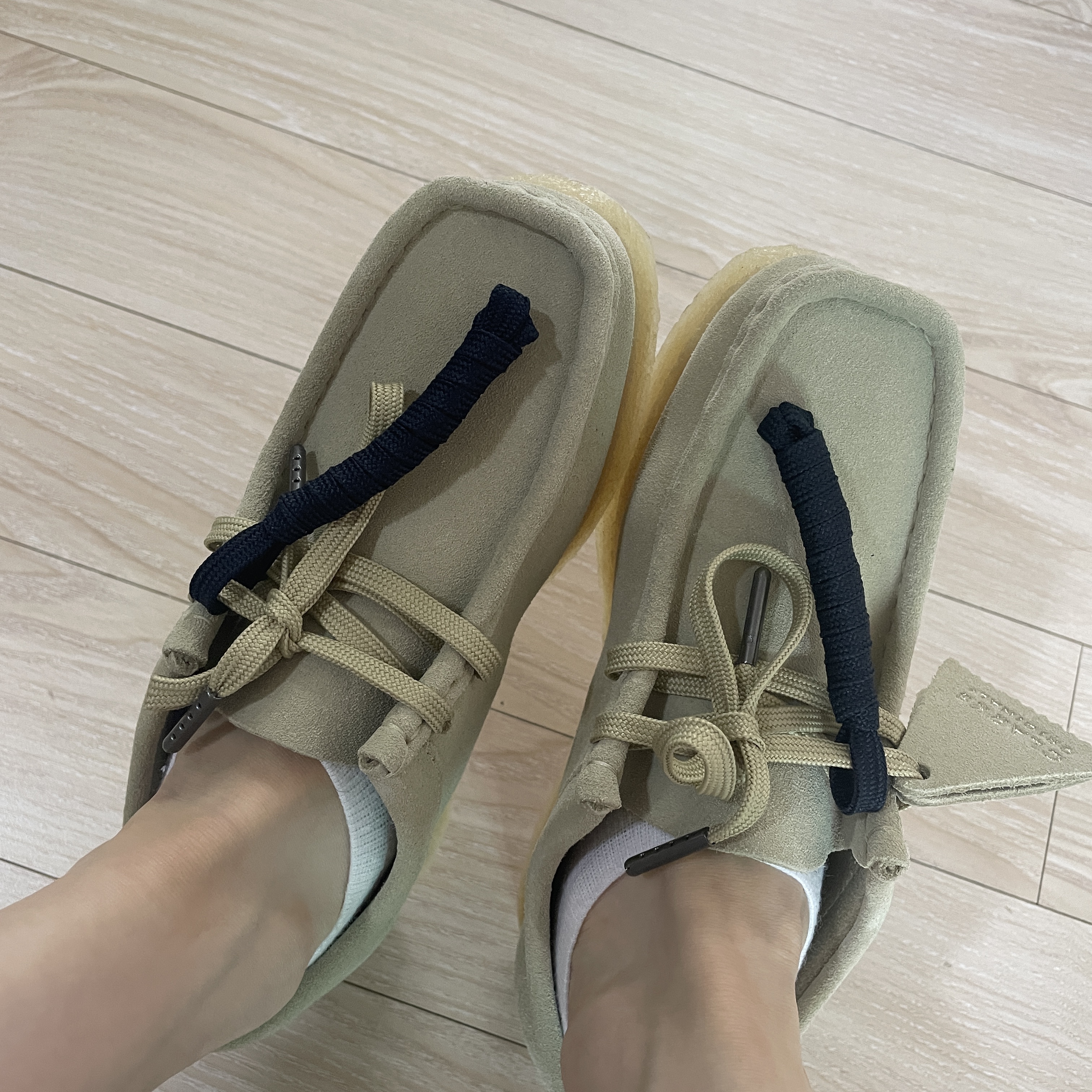 (W) Clarks Wallabee Maple Suede 착용 스타일 - 1