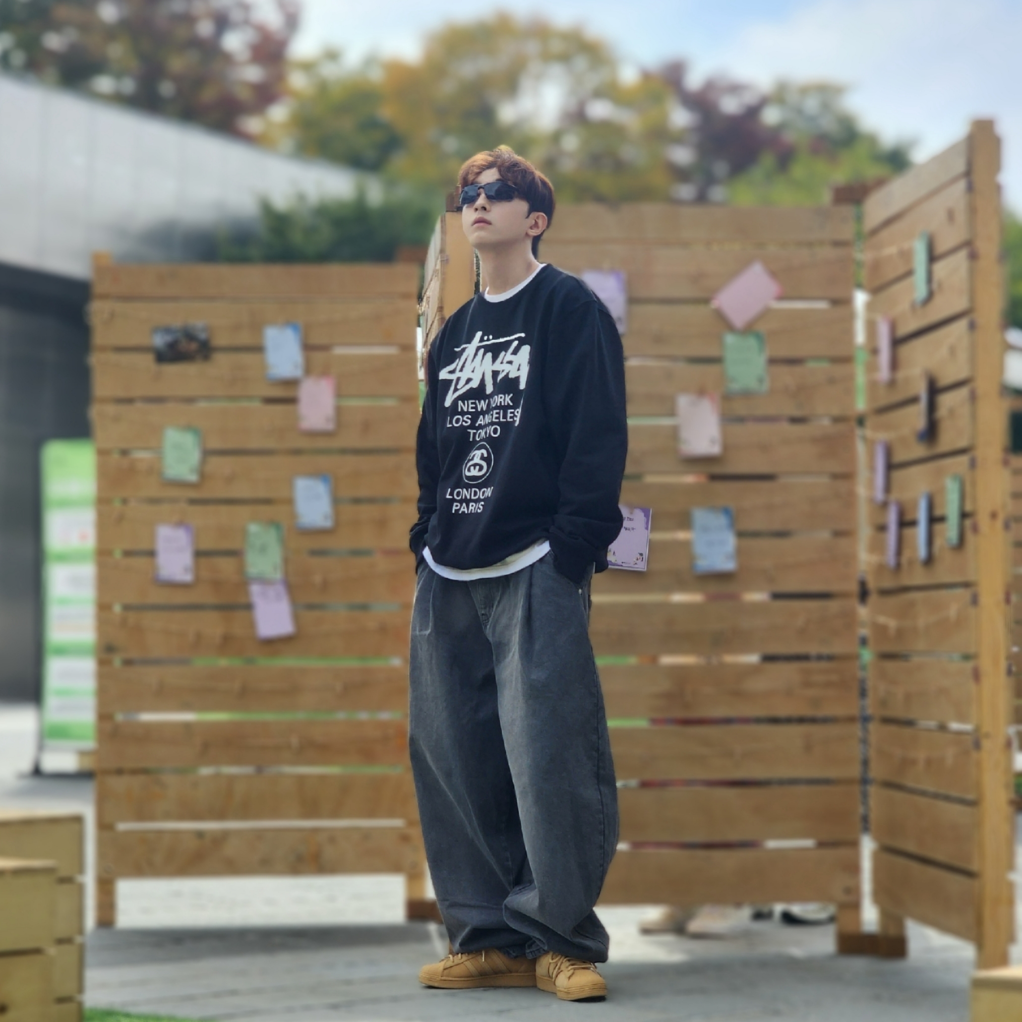 Stussy World Tour Crew Pigment Dyed Black, Stussy World Tour Crew Black 2023 착용 스타일 - 6