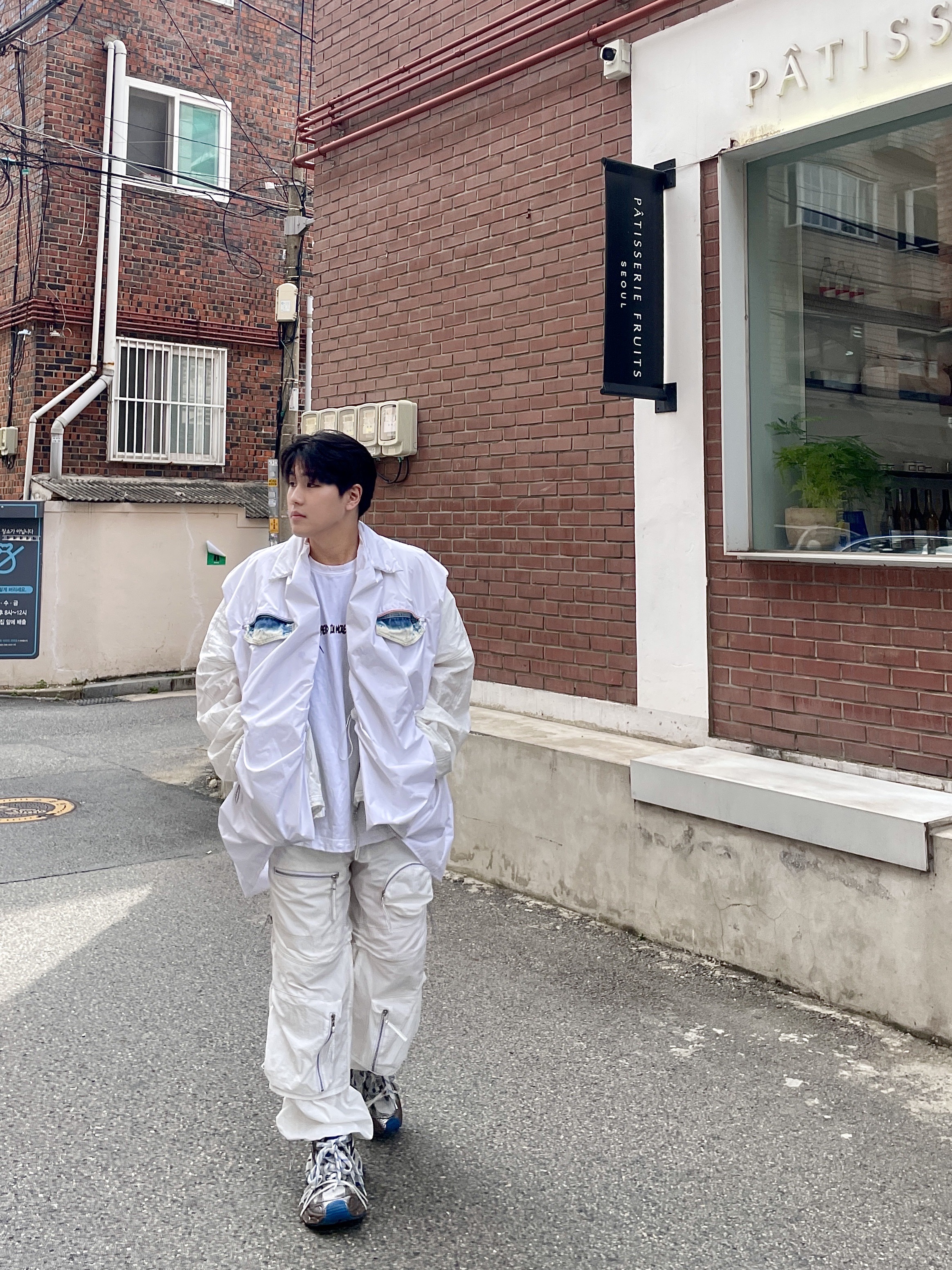 Balenciaga 3XL Sneakers Worn Out Grey White Blue 착용 스타일 - 1