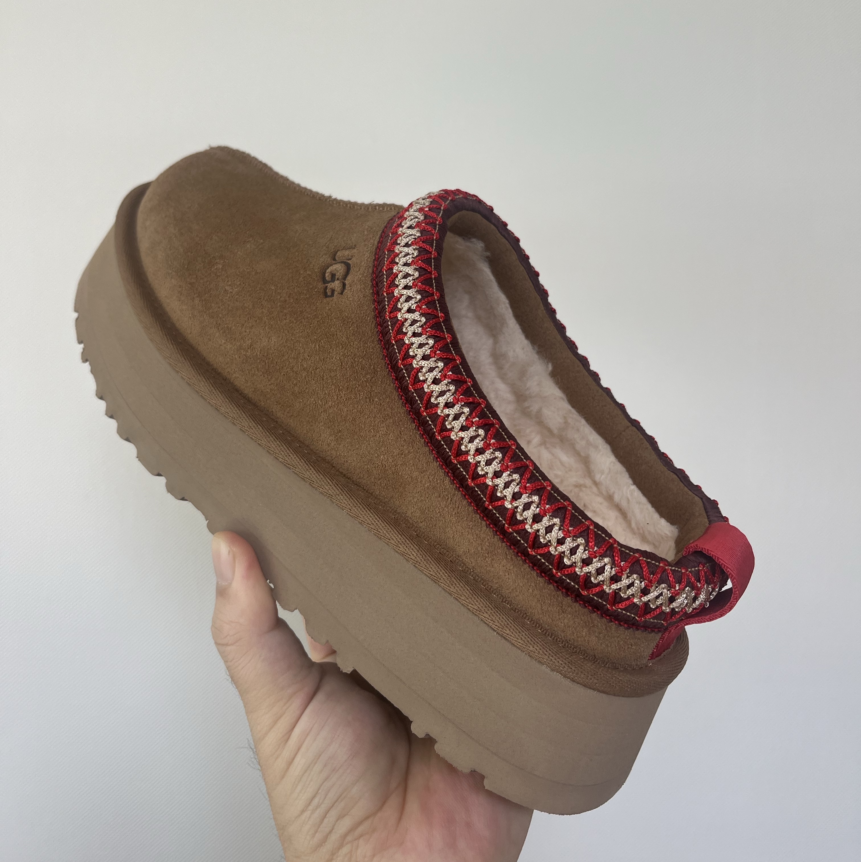 (W) UGG Tazz Slipper Chestnut 착용 스타일 - 2