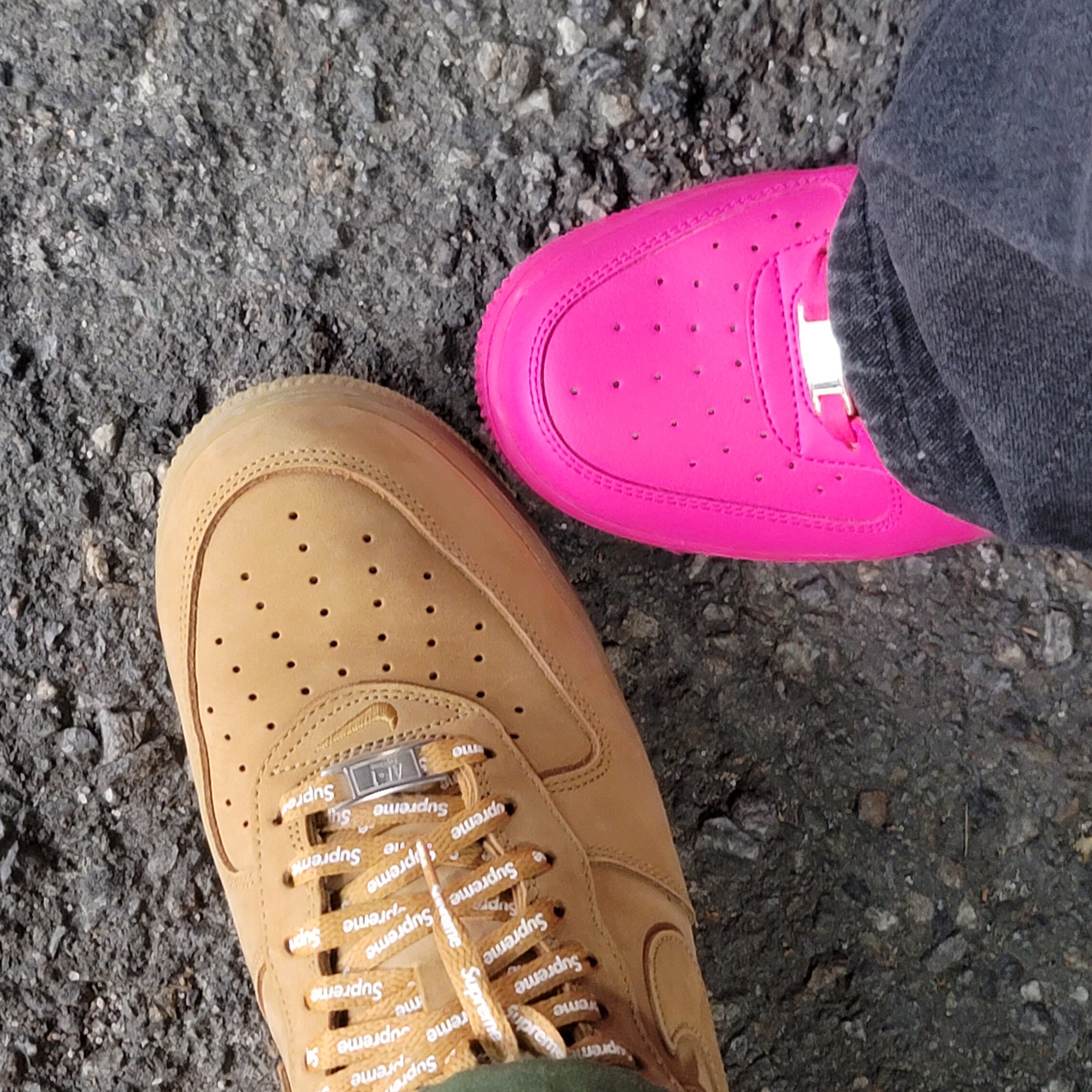 (W) Nike Air Force 1 '07 Fireberry Fierce Pink, Nike x Supreme Air Force 1 Low Flax 착용 스타일