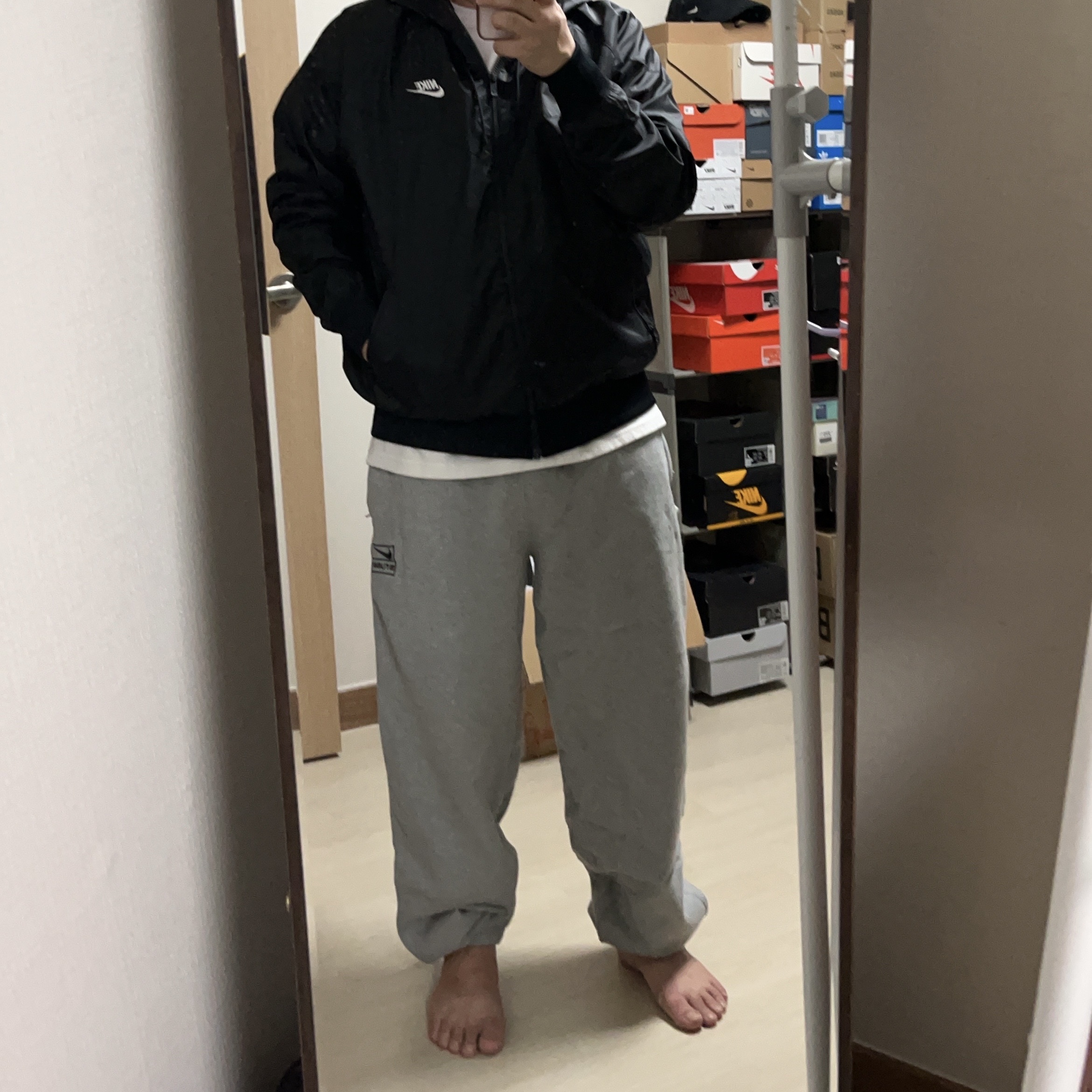Nike x Stussy NRG Fleece Pants Dark Grey Heather (DO9340-063) 착용 스타일 - 2
