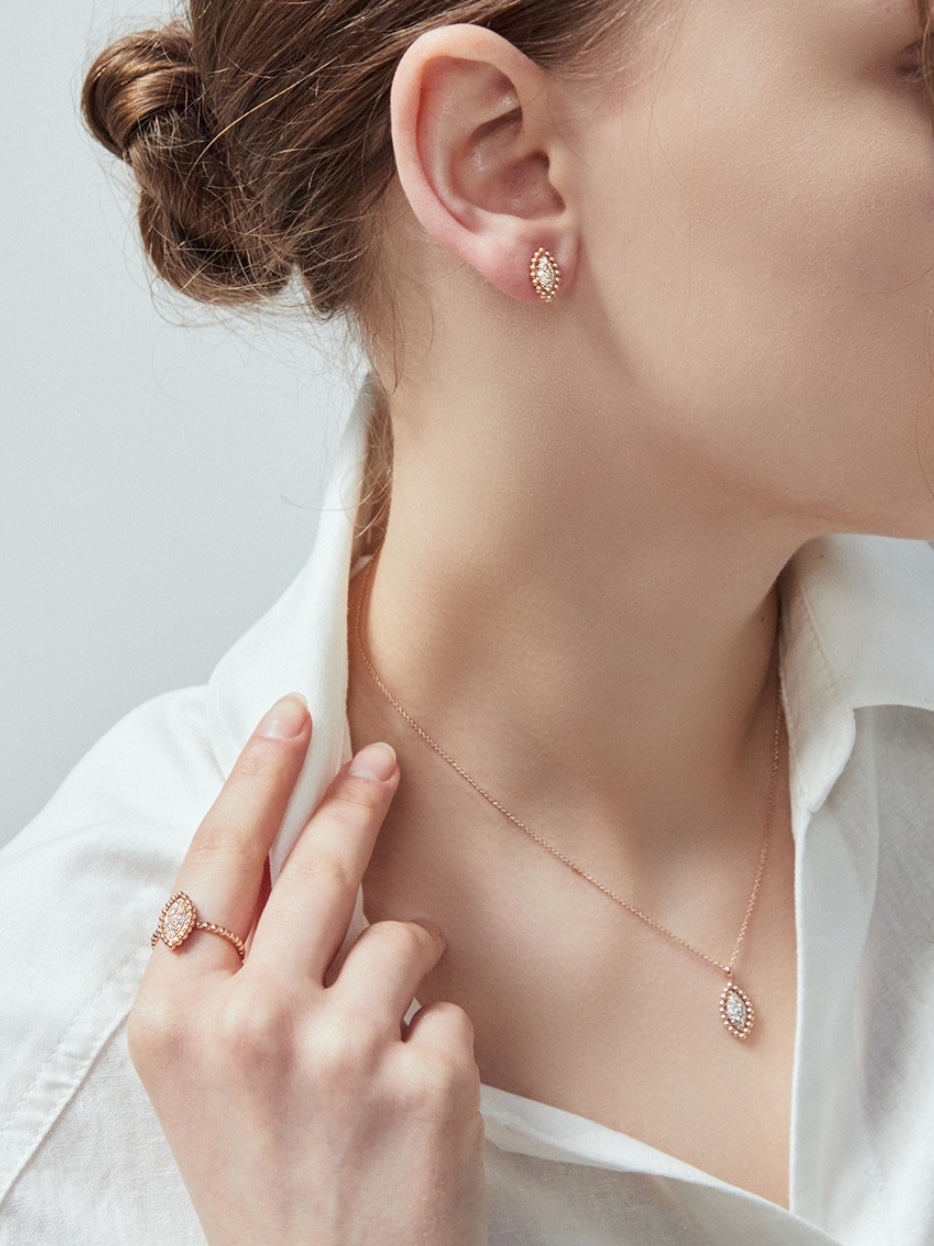 Miko Women Vasty Marquise Diamond Necklace Pink Gold 착용 스타일