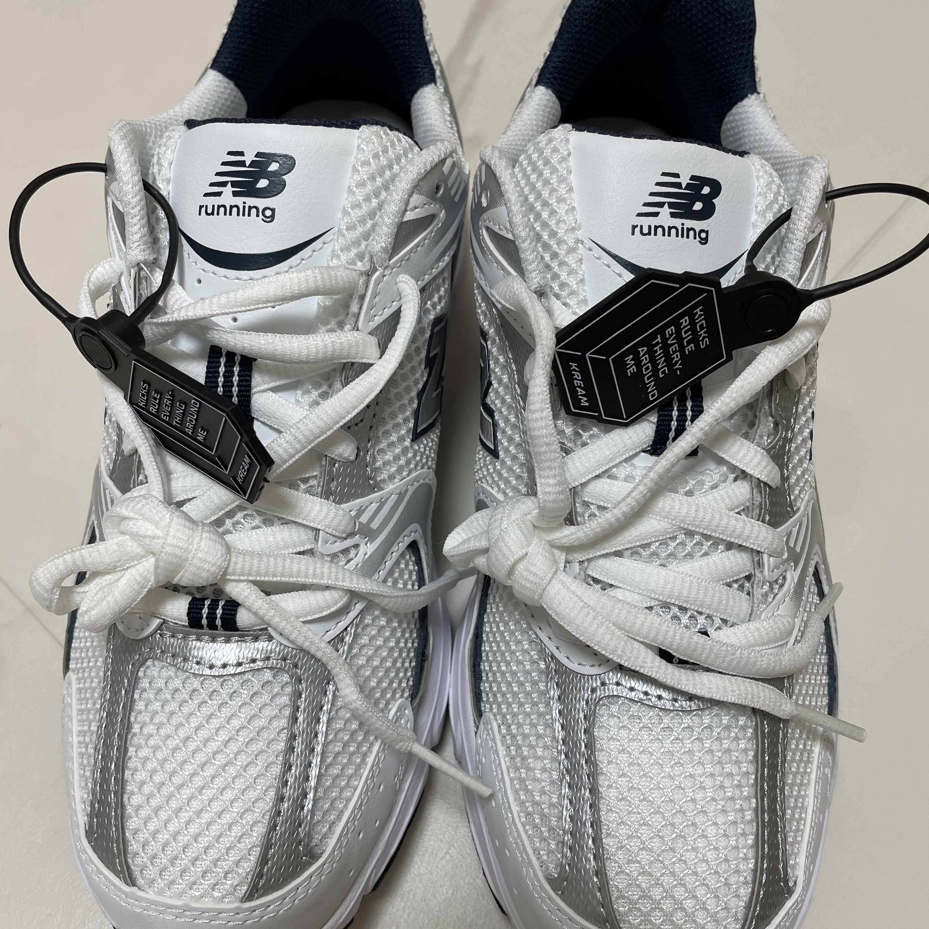 New Balance 530 White 착용 스타일 - 2