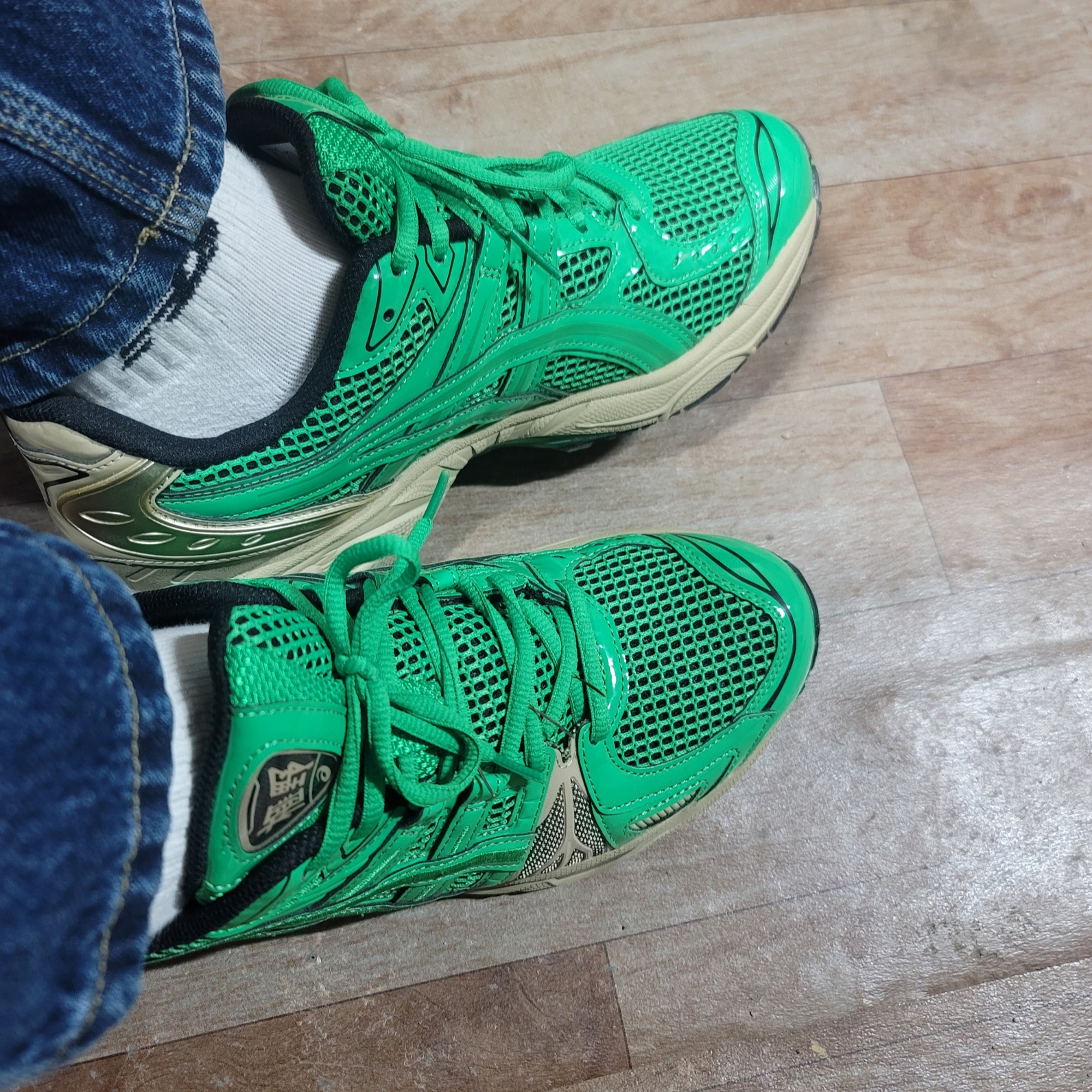 Asics x GmbH Gel-Kayano Legacy Coriander Green Gold 착용 스타일