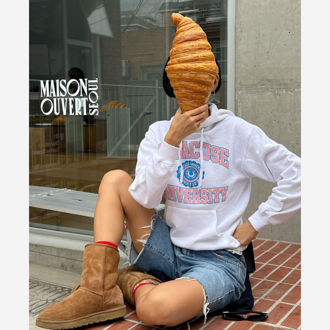 (W) UGG Classic Short II Boots Chestnut 착용 스타일 - 3