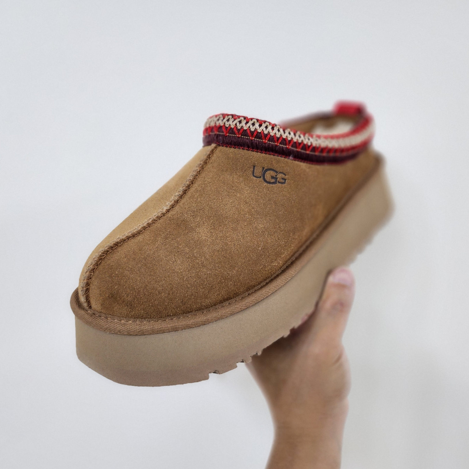 (W) UGG Tazz Slipper Chestnut 착용 스타일 - 1
