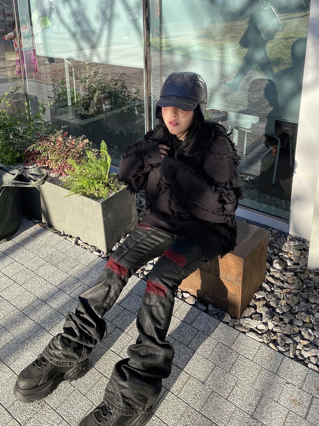 Undermycar x Emostanceclub Emoun Destroyed Cowhide Suede Red Stitch Denim Toreador - 23FW 착용 스타일 - 1