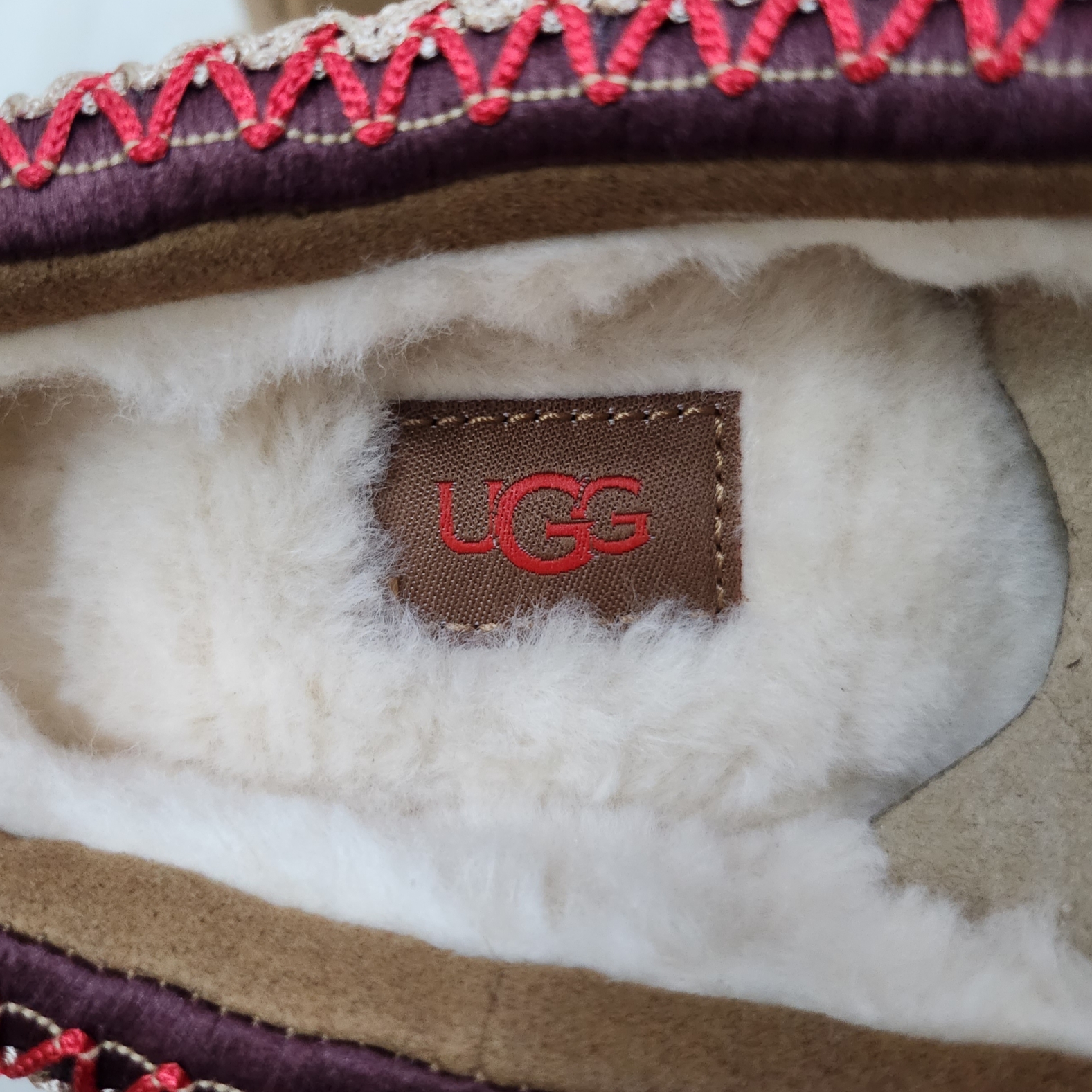 (W) UGG Tazz Slipper Chestnut 착용 스타일 - 3