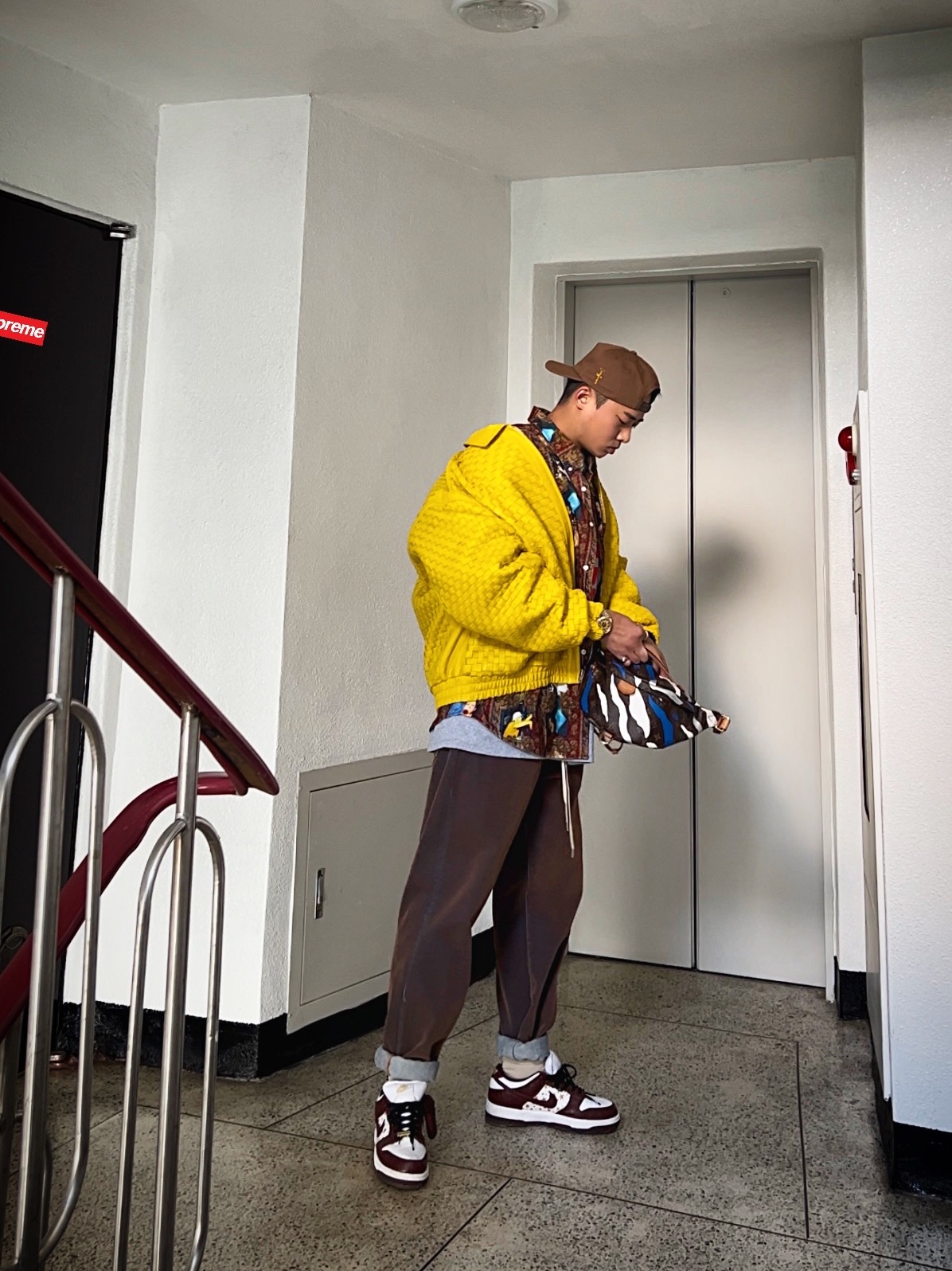 Supreme Woven Leather Varsity Jacket Yellow - 23FW, Supreme Mark Leckey Hardcore Printed Corduroy Shirt Multicolor - 23FW 착용 스타일 - 4