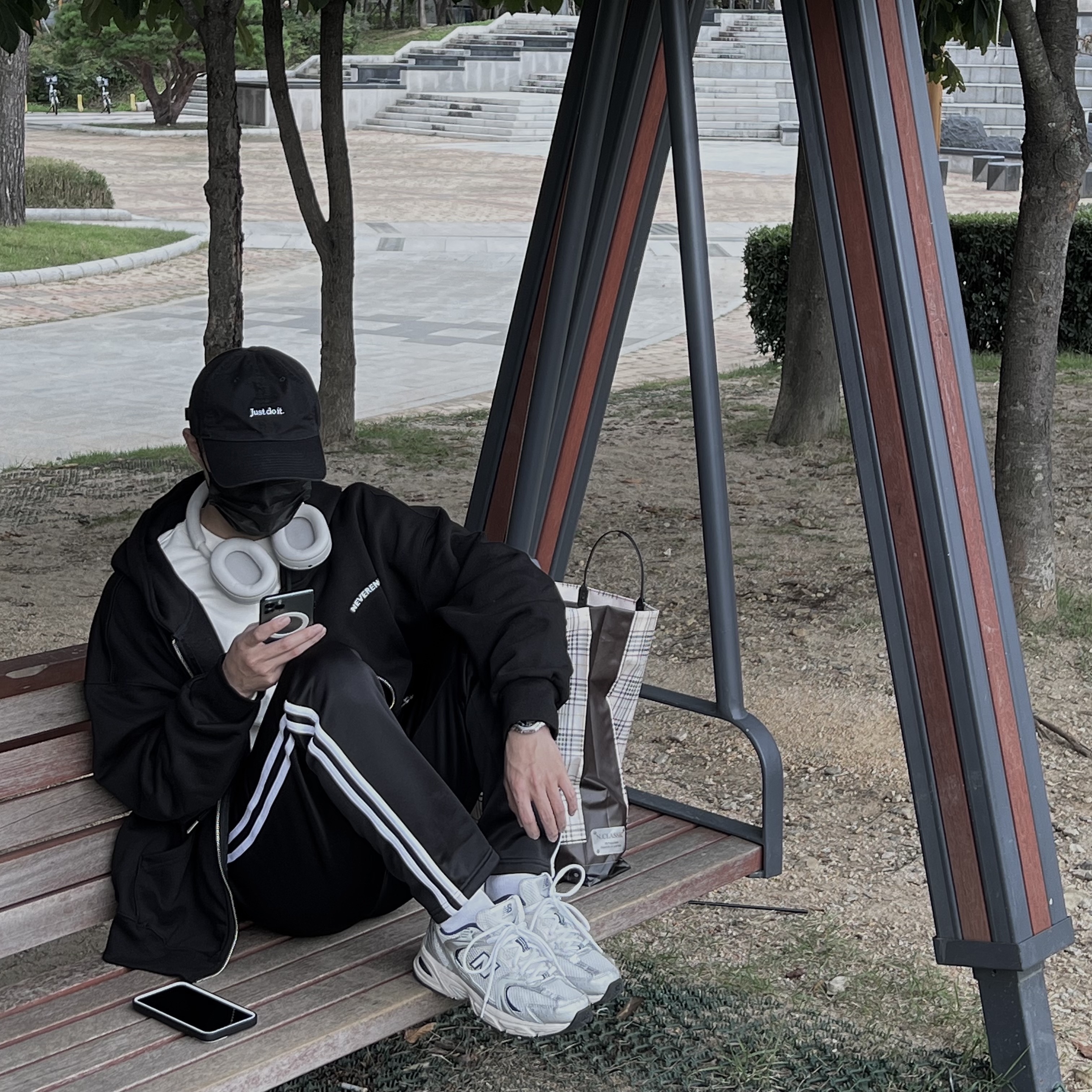 New Balance 530 Steel Grey, Sony WH-1000XM5 Silver (Korean Ver.) 착용 스타일