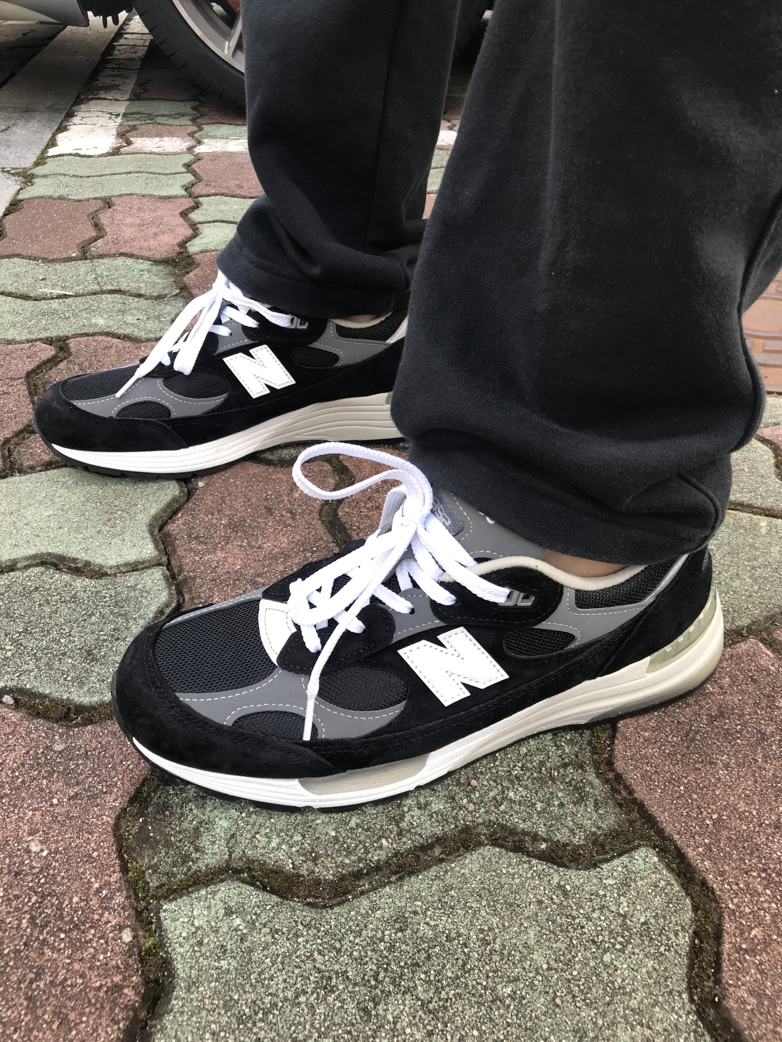 New Balance 992 Made in USA Black Grey 착용 스타일 - 1