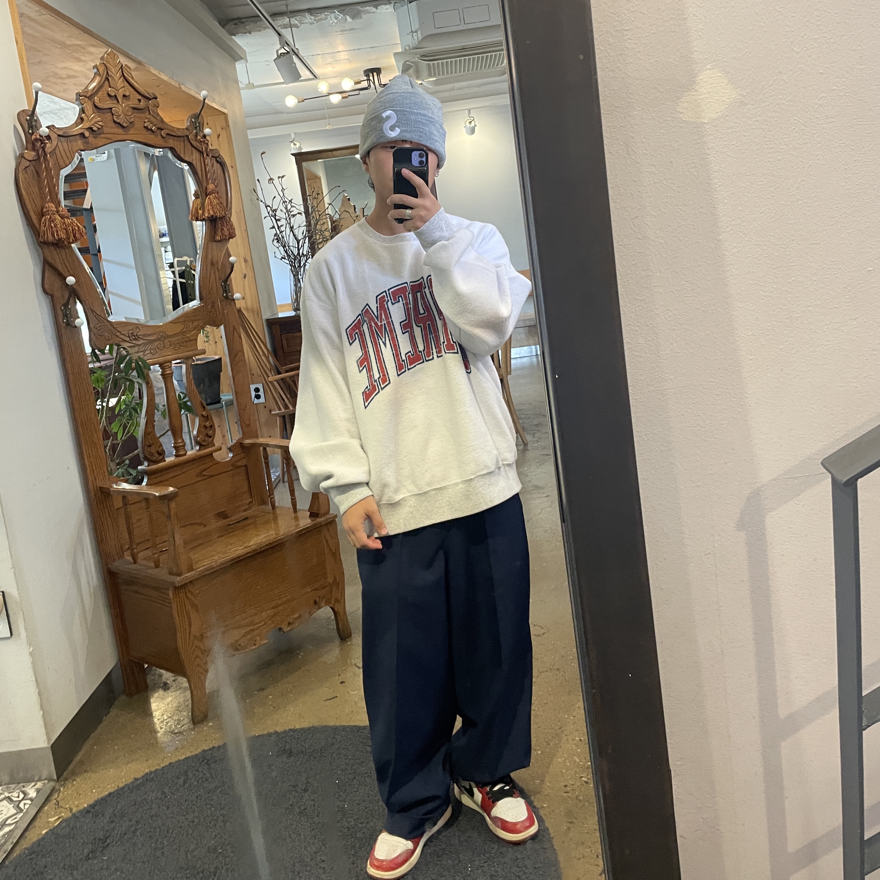 Supreme Inside Out Crewneck Ash Grey - 23FW, (GS) Jordan 1 Retro High OG Chicago 2015 착용 스타일 - 1