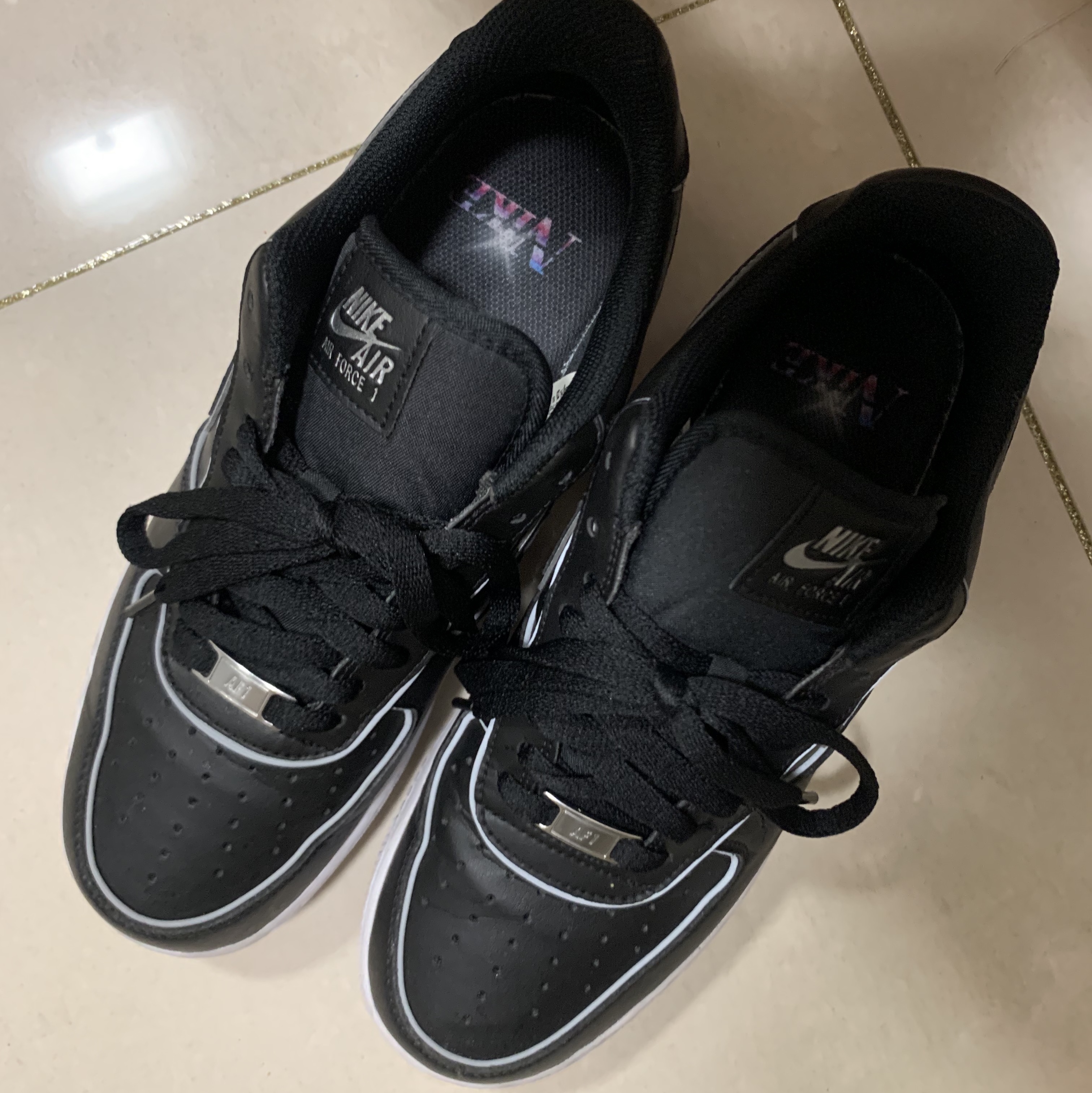Nike Air Force 1 '07 LV8 Black White 착용 스타일