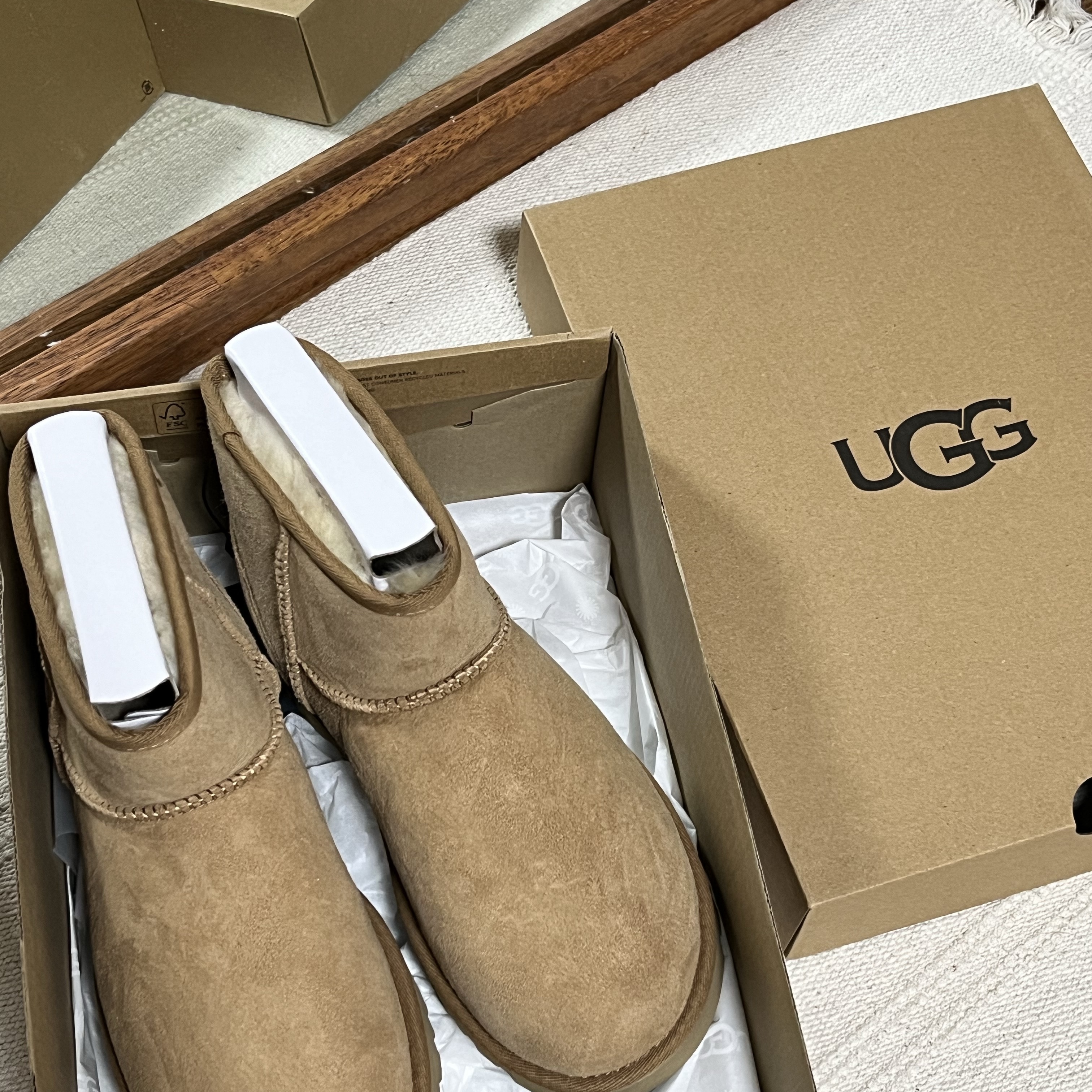 (W) UGG Classic Mini II Boots Chestnut 착용 스타일 - 1