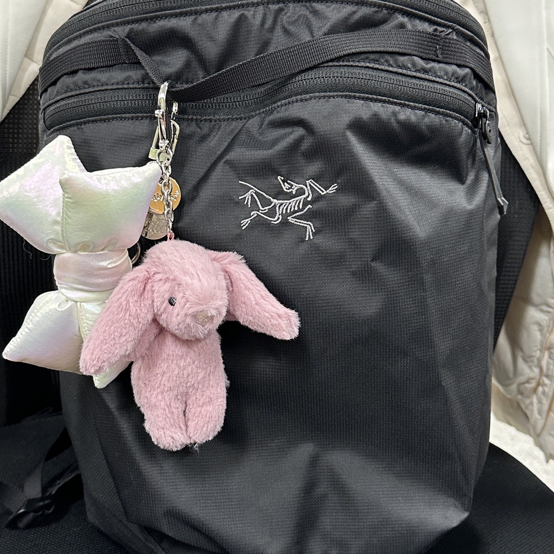 Arc'teryx Heliad 15 Backpack Black 착용 스타일 - 1