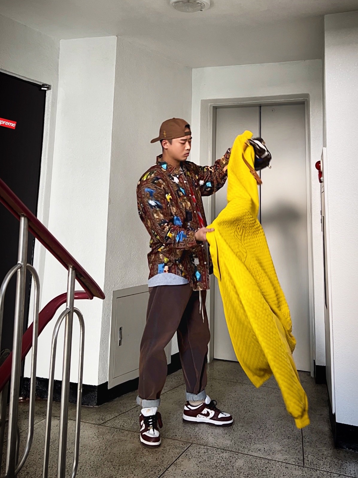 Supreme Woven Leather Varsity Jacket Yellow - 23FW, Supreme Mark Leckey Hardcore Printed Corduroy Shirt Multicolor - 23FW 착용 스타일 - 5