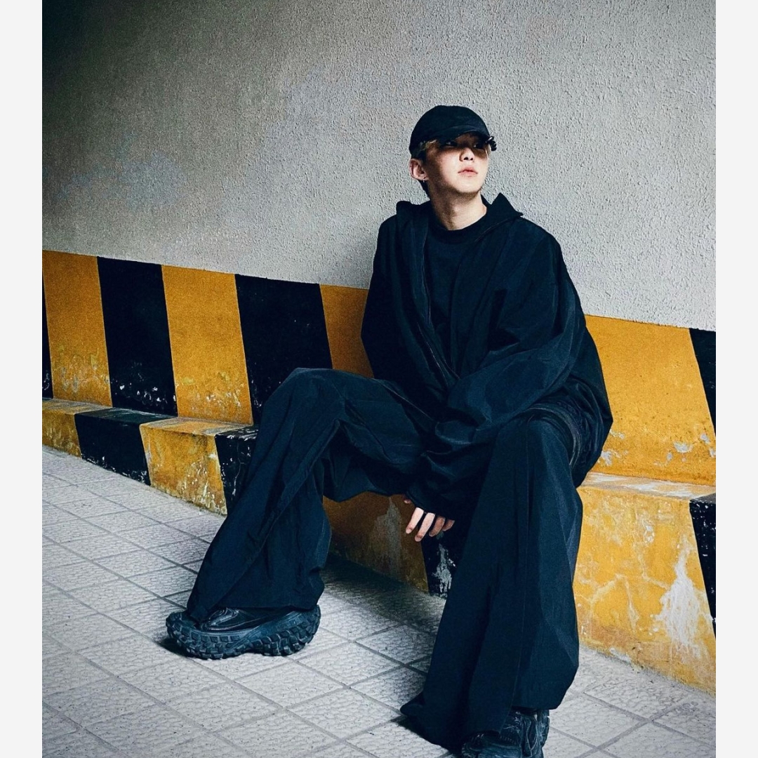 Balenciaga Defender Sneakers Black 착용 스타일 - 2