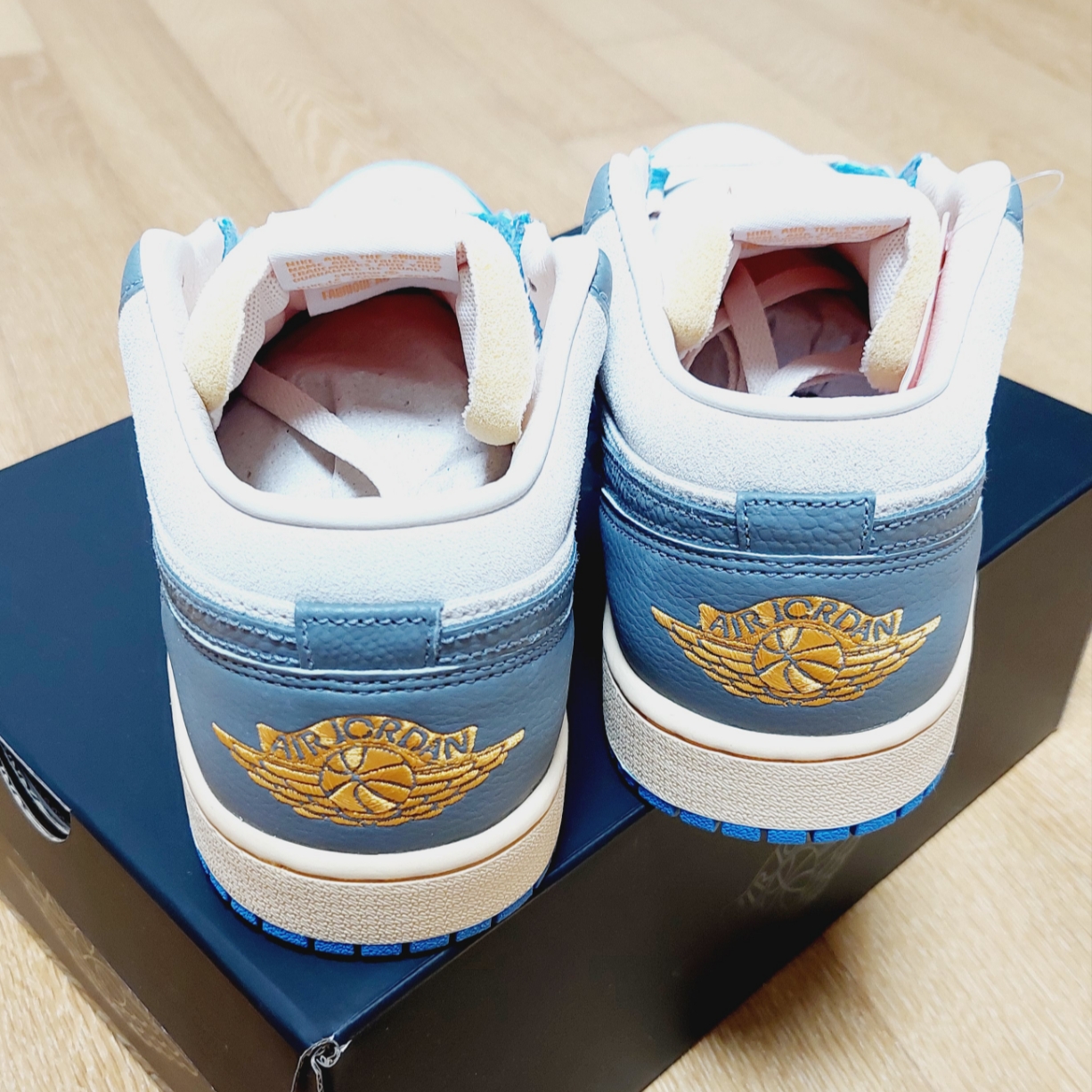 Jordan 1 Low SE Tokyo 96 착용 스타일 - 4