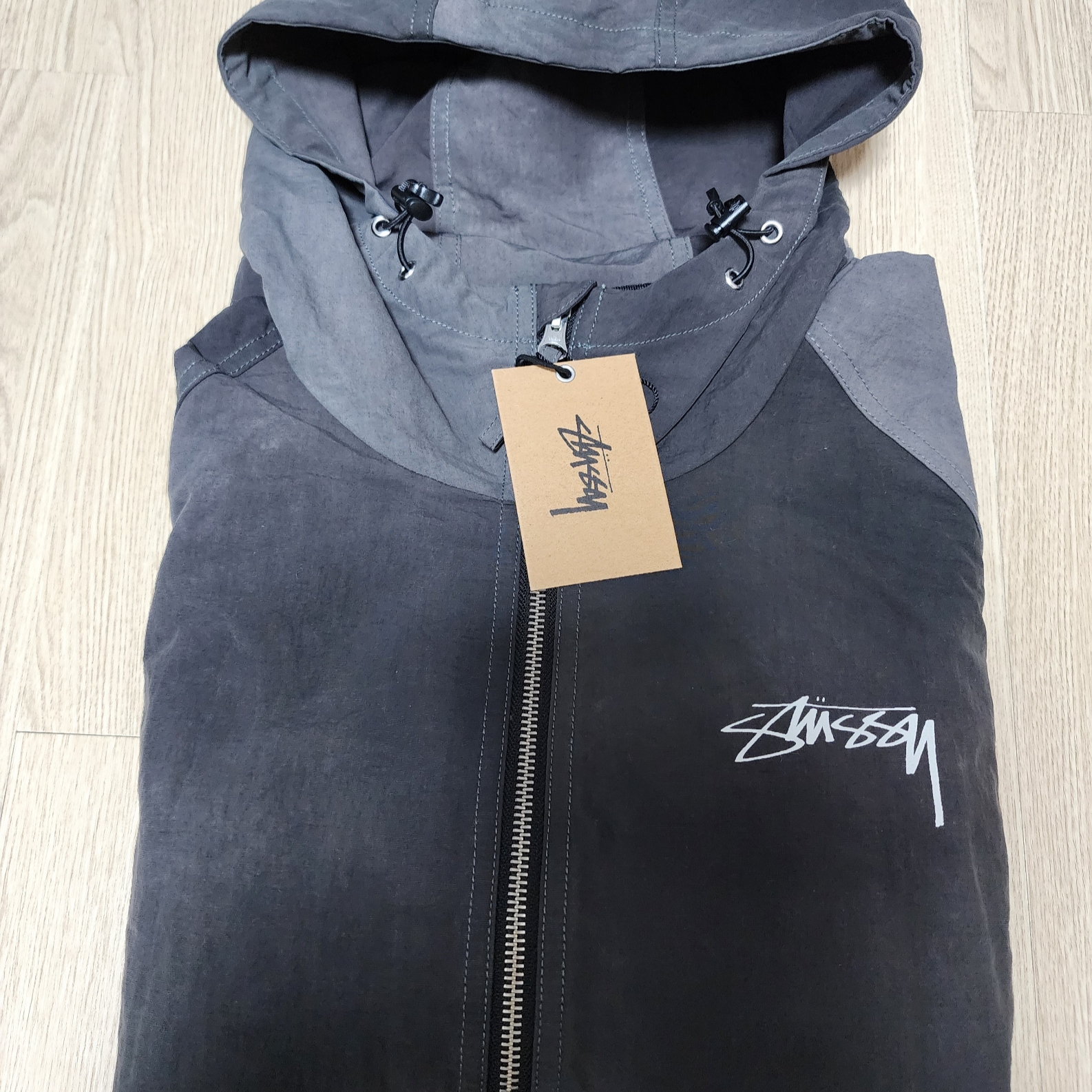 Stussy Wave Dye Beach Shell Jacket Black 착용 스타일