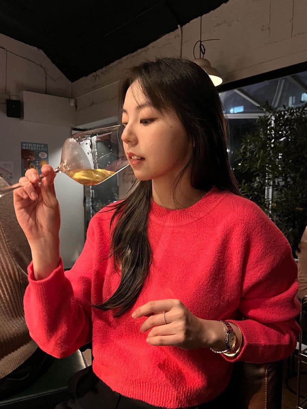 (W) Vivienne Westwood Giulia High Neck Knit Red, Celine Crew Neck Triomphe Sweater in Cashmere Wool Red White 착용 스타일 - 7
