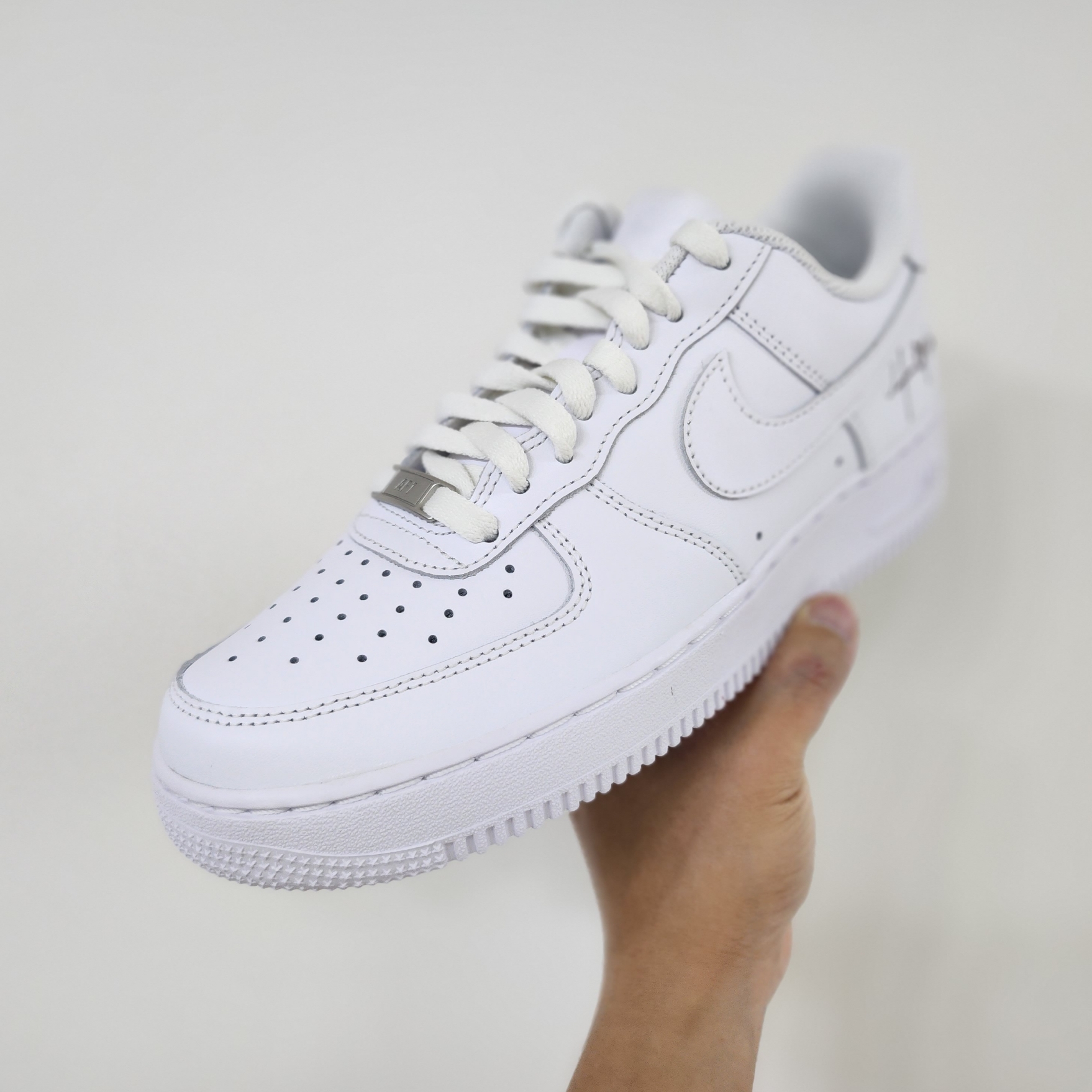 Nike x Travis Scott Air Force 1 '07 Low Cactus Jack Utopia Edition White, (W) Nike x Travis Scott Air Force 1 '07 Low Cactus Jack Utopia Edition White 착용 스타일 - 1