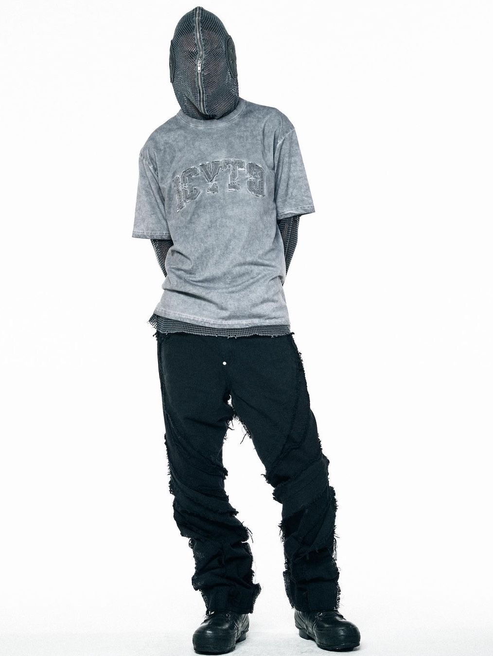 Icyto College T-Shirt Charcoal 착용 스타일