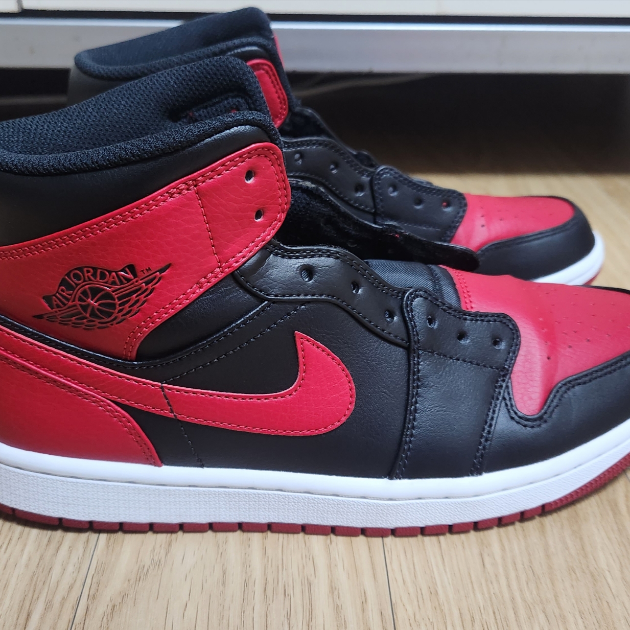 Jordan 1 Mid Bred Banned 2020 착용 스타일 - 3
