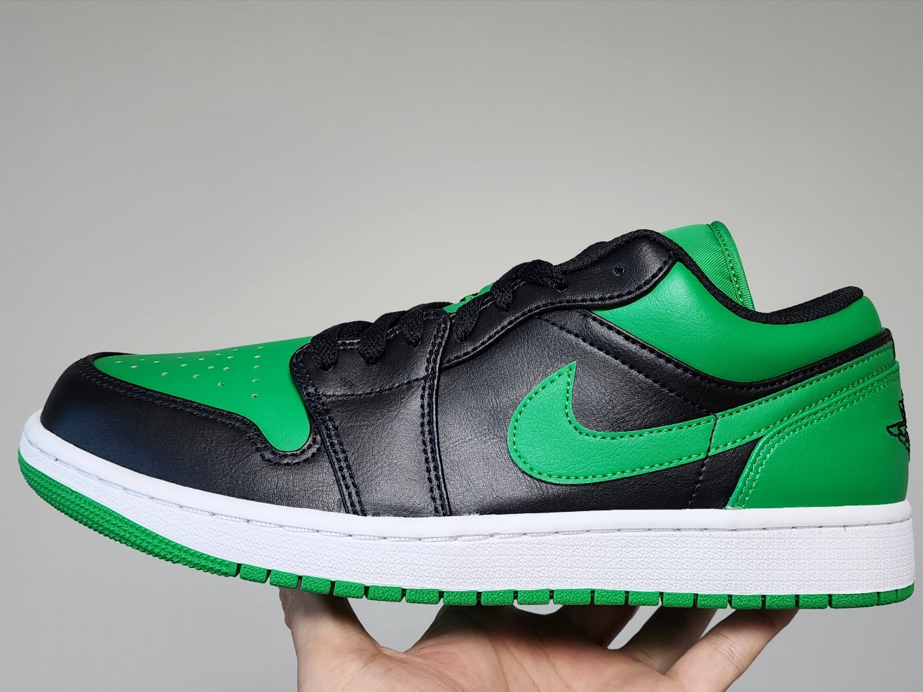 Jordan 1 Low Lucky Green 착용 스타일