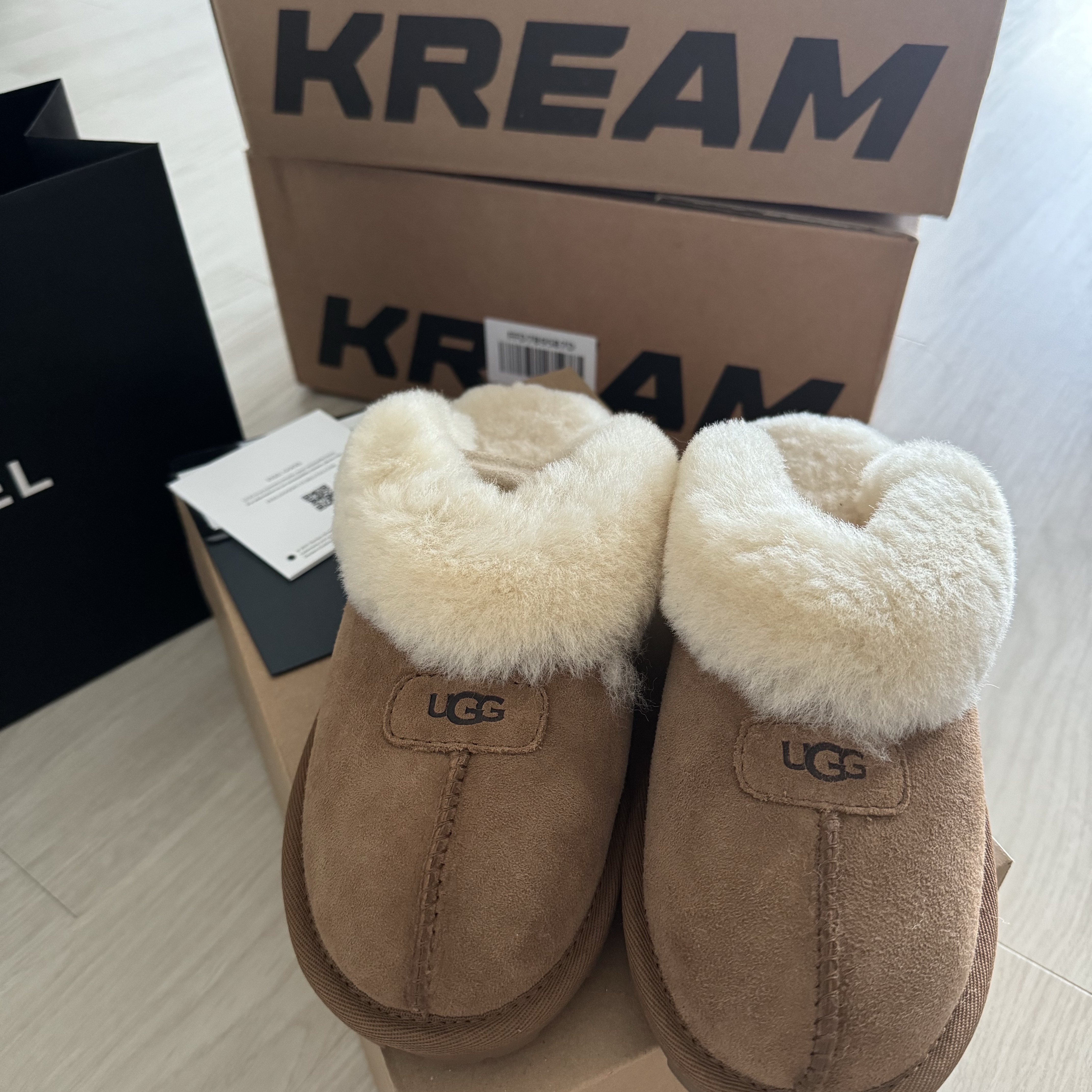 (W) UGG Coquette Slipper Chestnut 착용 스타일