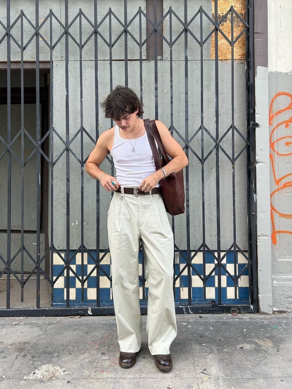 Our Legacy Formal Rider Cut Digital Overcast Denim Off White, Millo Archive Reflect Curved Pants Off White 착용 스타일 - 5