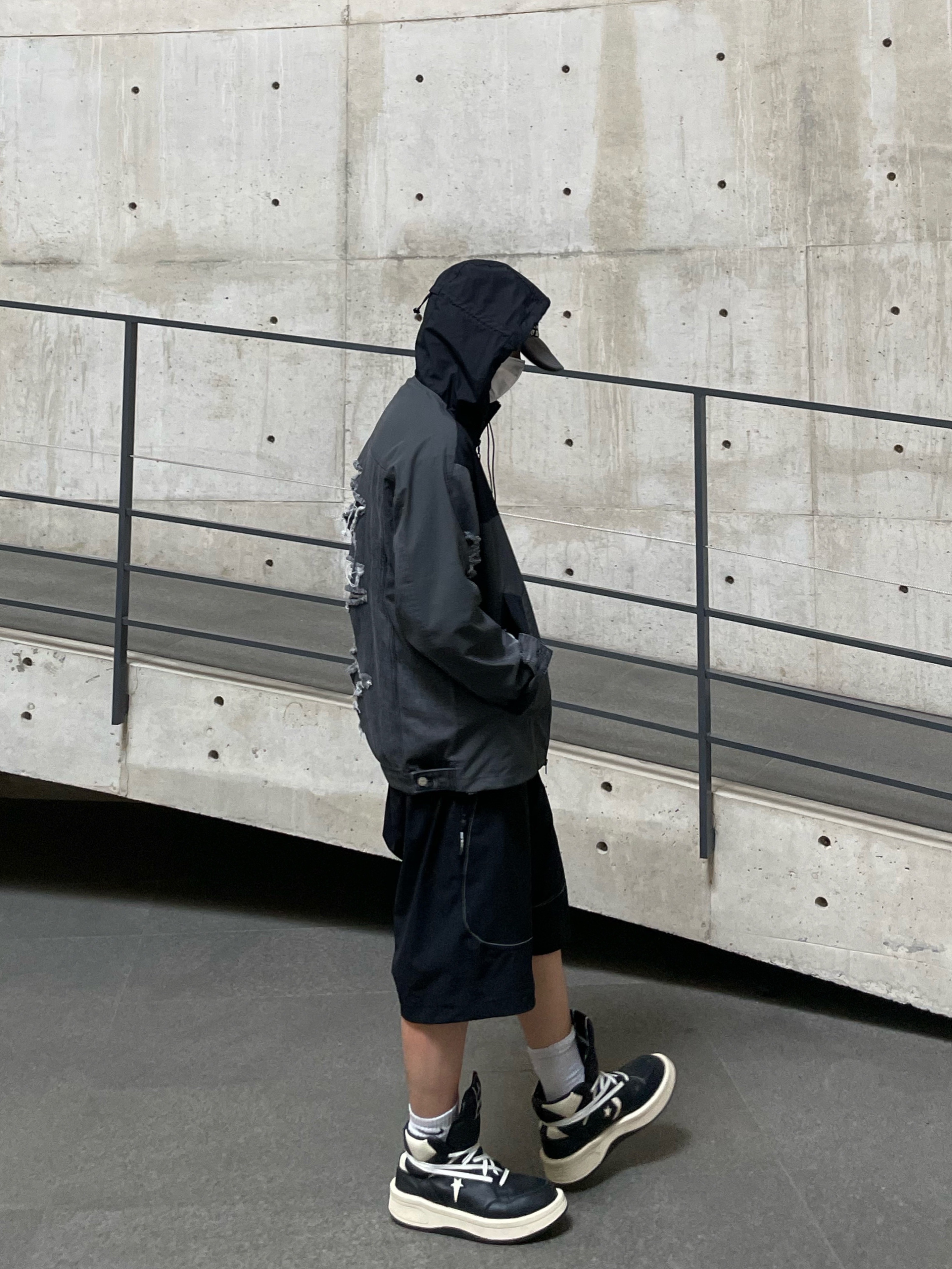 Converse x Drkshdw Turbowpn Black Cream 착용 스타일 - 2