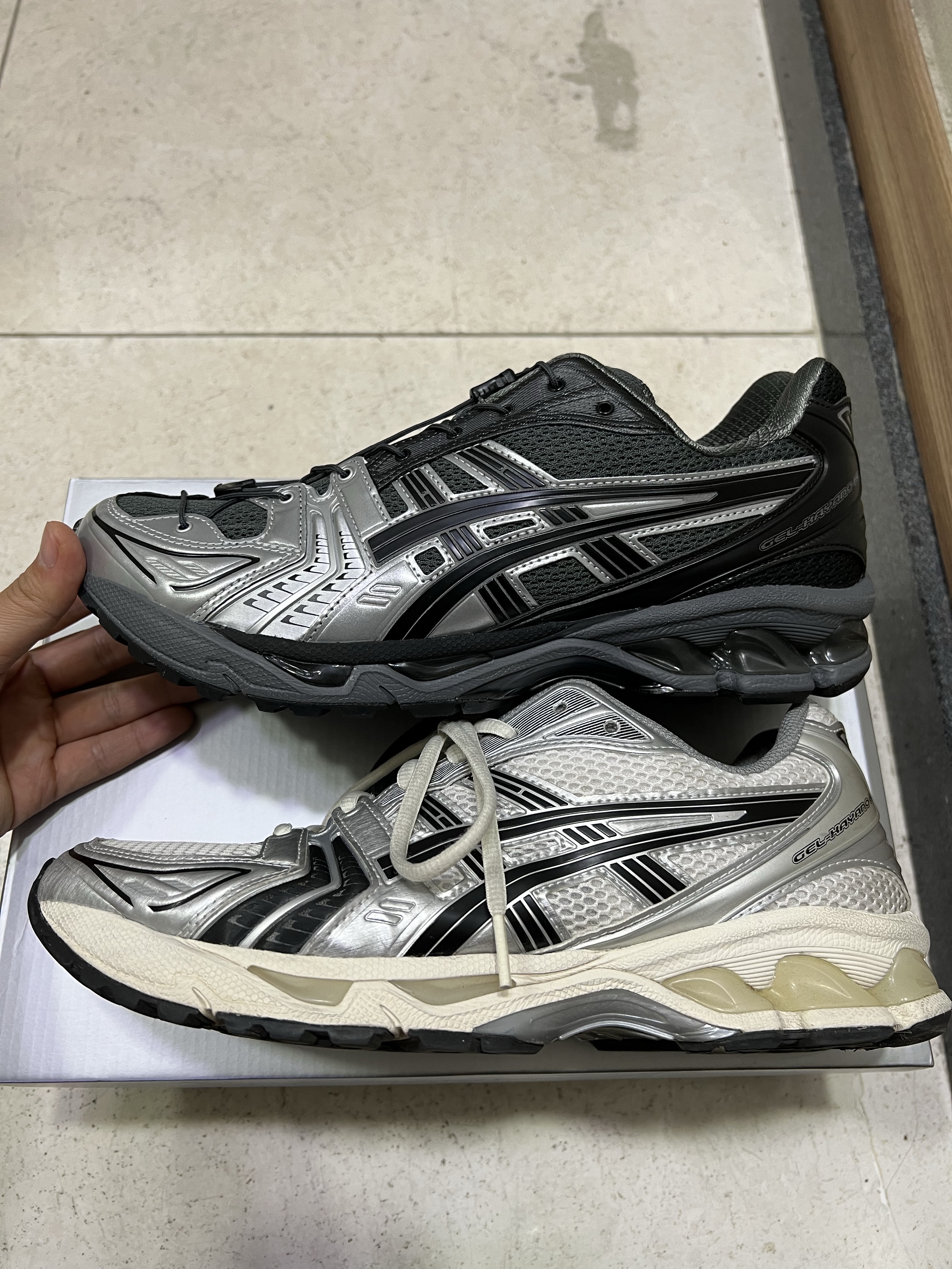 Asics x Unaffected Gel-Kayano 14 Silver Moon, Asics x JJJJound Gel-Kayano 14 Silver Black 착용 스타일 - 3