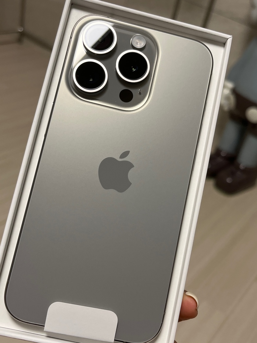 Apple iPhone 15 Pro 256GB Natural Titanium (Korean Ver.) 착용 스타일