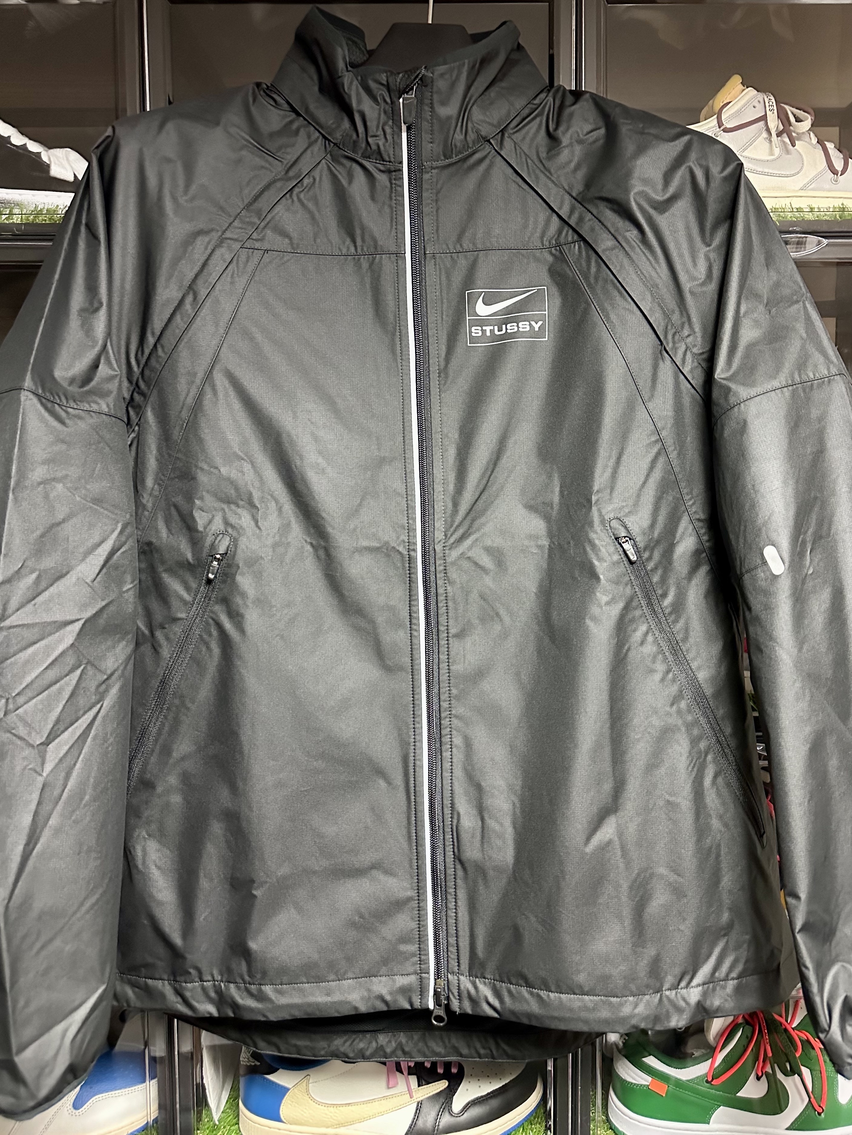 Nike x Stussy NRG FL Storm-Fit Jacket Black (DO5304-010), Nike x Stussy NRG FL Storm-Fit Pants Black (DO7170-010) 착용 스타일 - 1