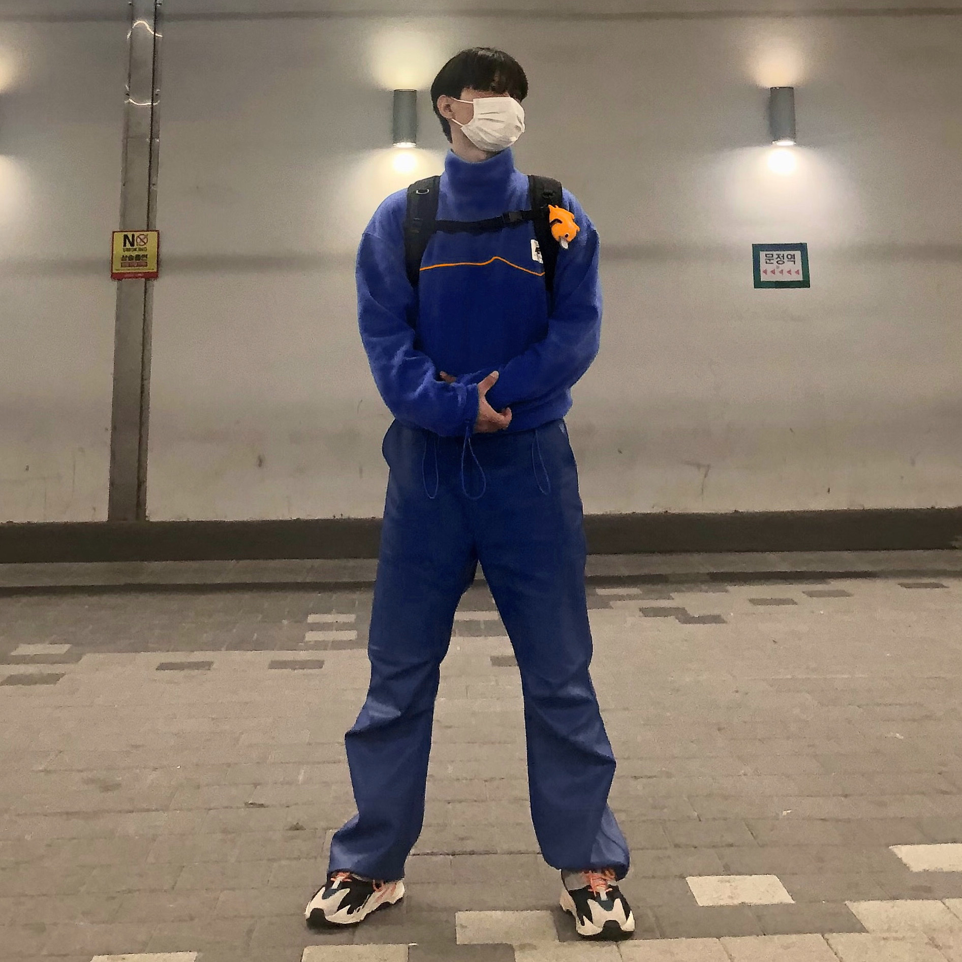 Casetify x Chainsaw Man Pochita Collectible AirPods Pro 1st/2nd Gen Case, Supreme Backpack Black - 18FW 착용 스타일 - 3