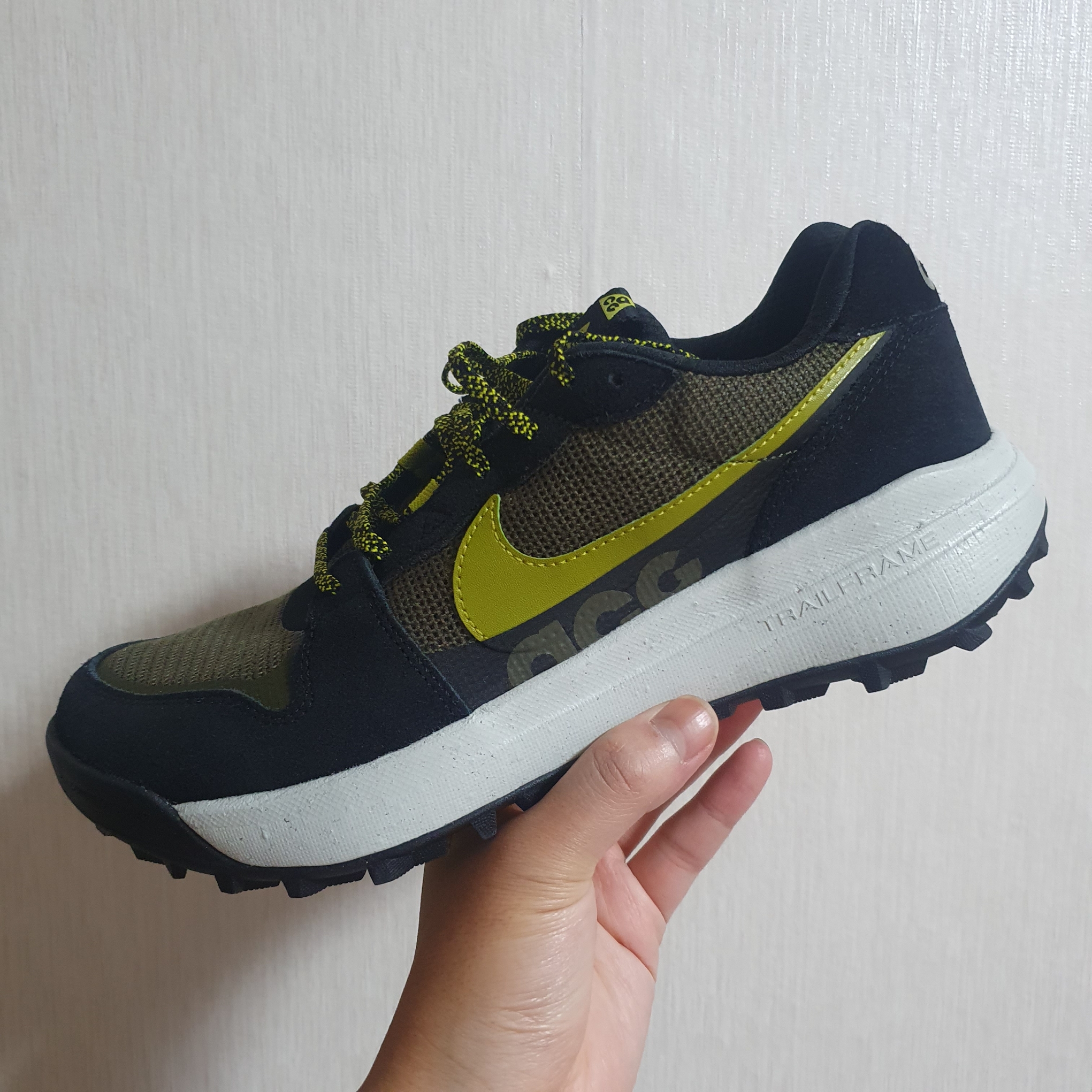 Nike ACG Lowcate Black Moss 착용 스타일
