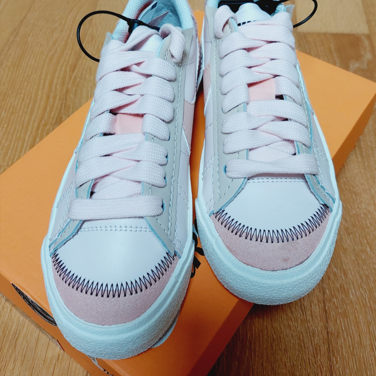 (W) Nike Blazer Low '77 Jumbo Light Soft Pink 착용 스타일 - 2