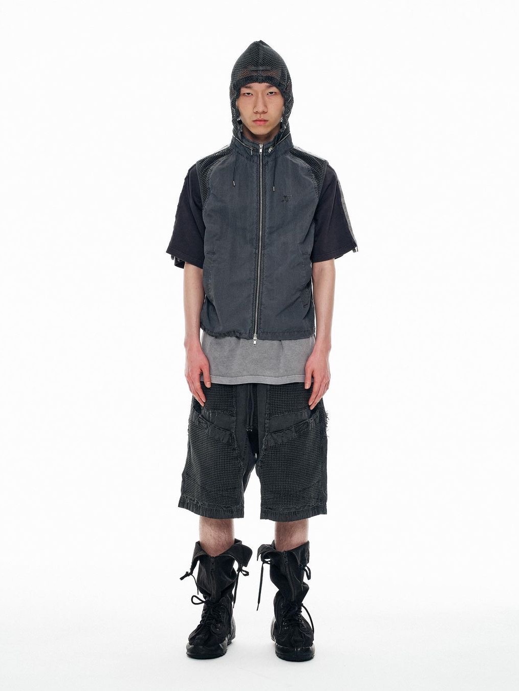 Icyto Mesh Half Pants Charcoal, Icyto Logo Hoodie Vest Charcoal 착용 스타일 - 1