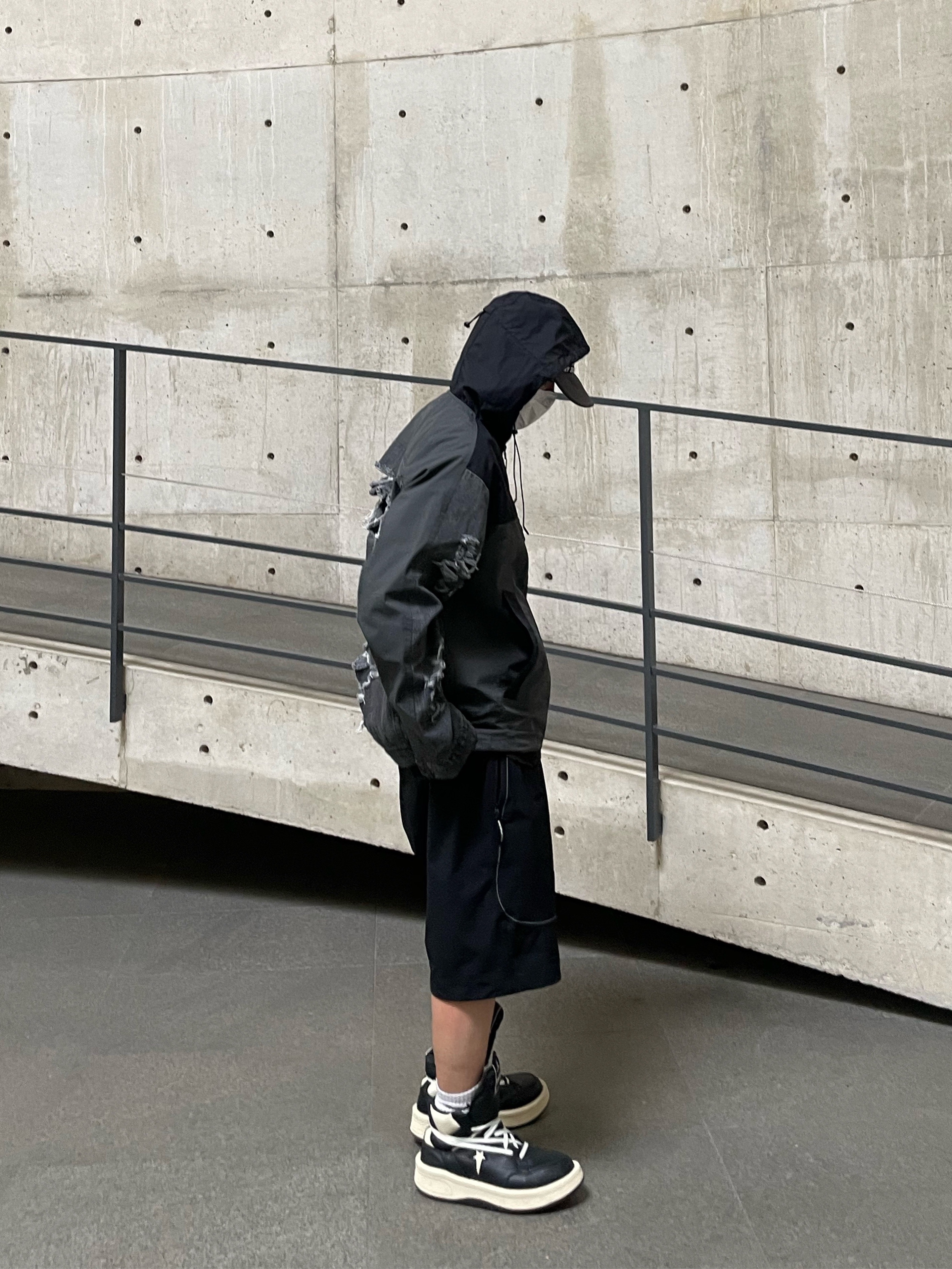 Converse x Drkshdw Turbowpn Black Cream 착용 스타일 - 3