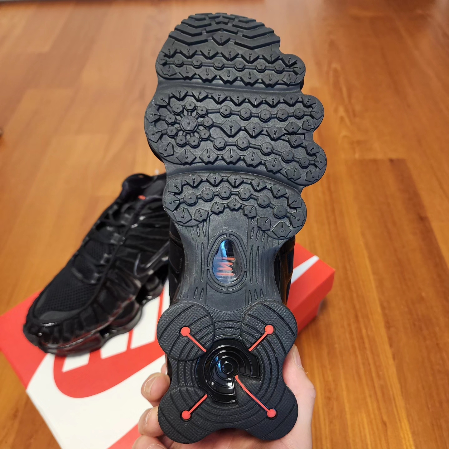 (W) Nike Shox TL Black and Max Orange 착용 스타일 - 5