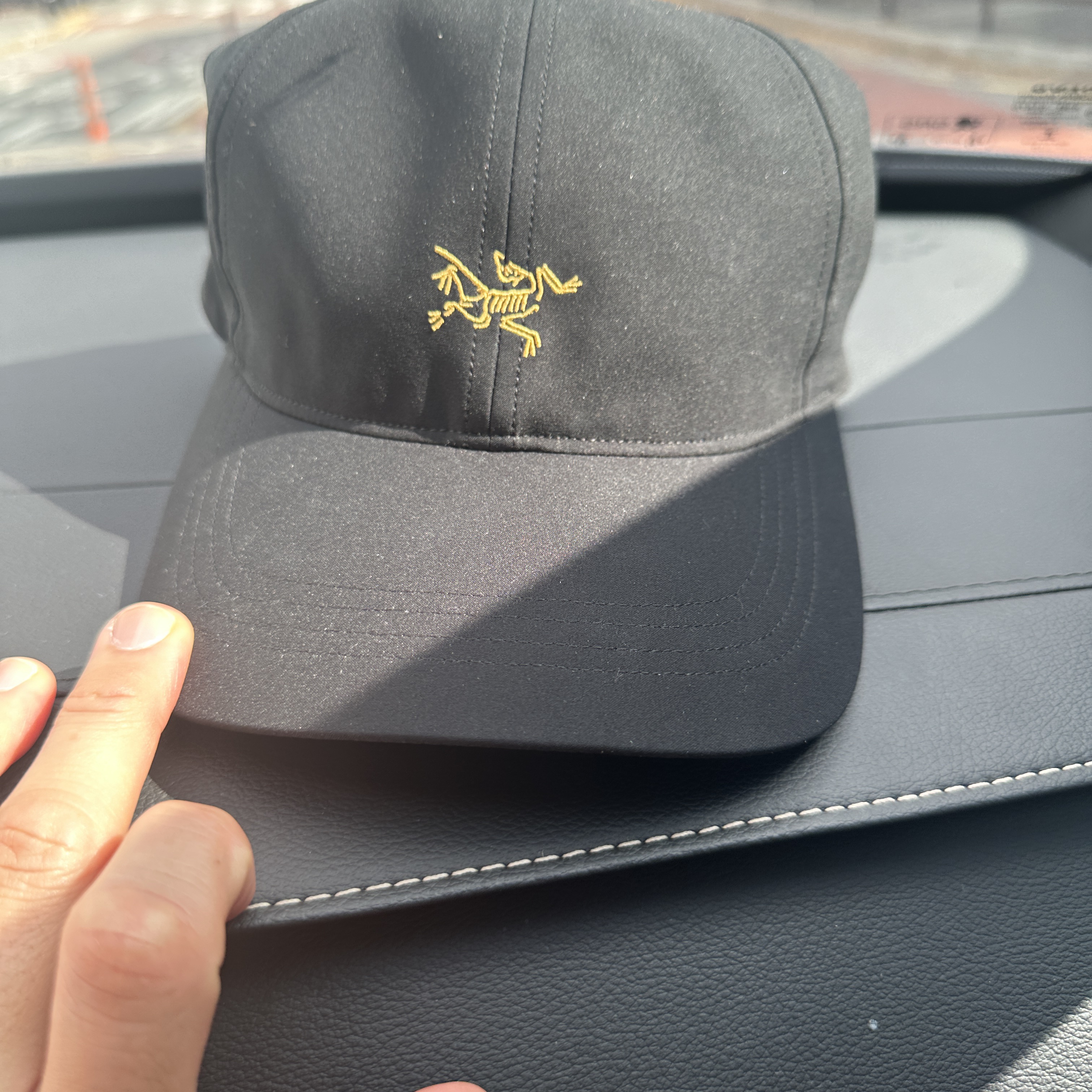 Arc'teryx Small Bird Cap Black 착용 스타일