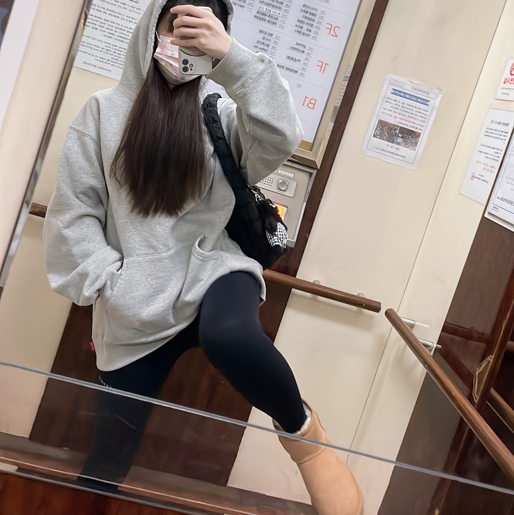 Supreme x Burberry Box Logo Hooded Sweatshirt Heather Grey - 22SS, (W) UGG Classic Mini II Boots Chestnut 착용 스타일